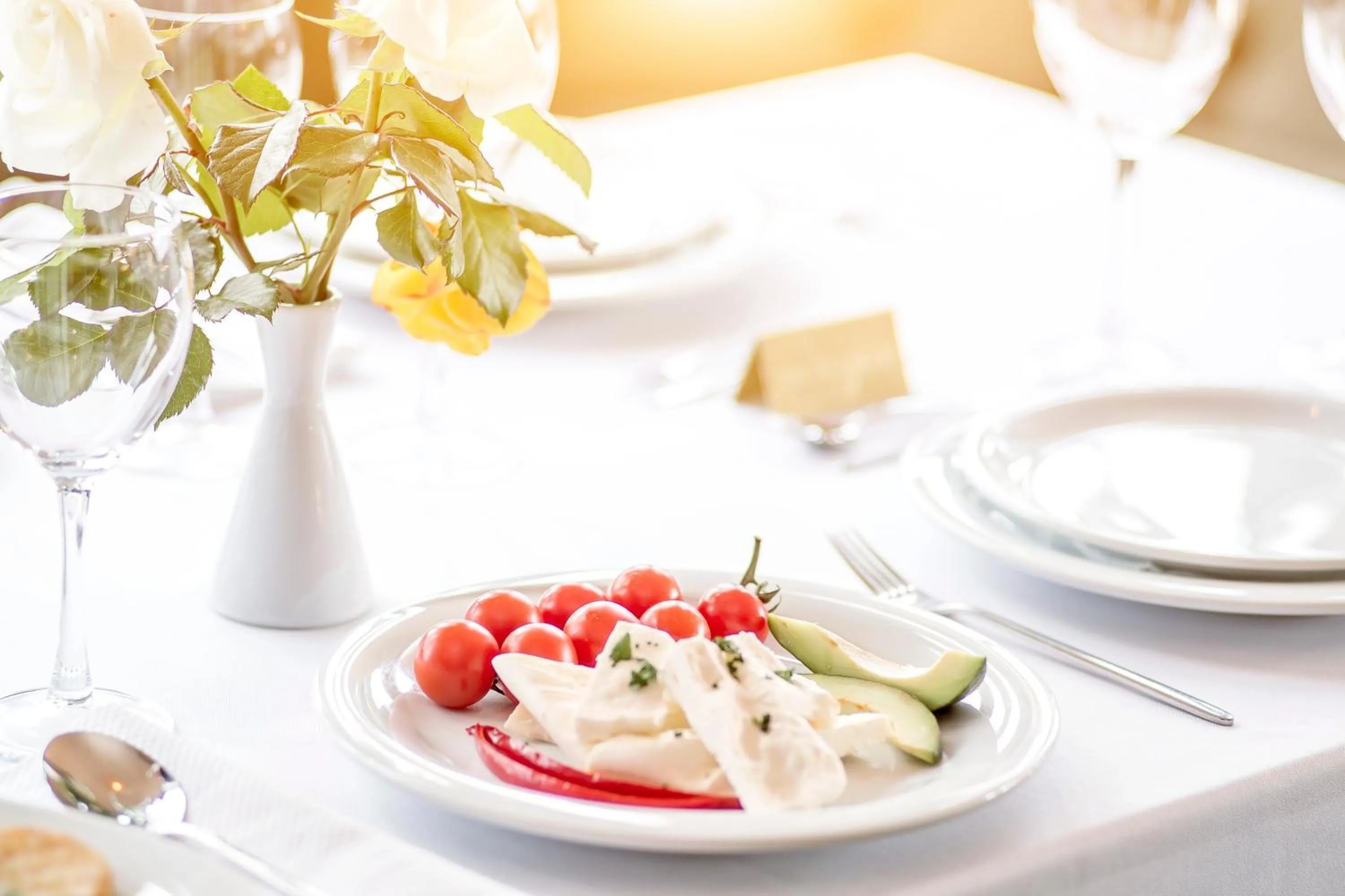 Restaurant/places to eat in Hotel Semitronix