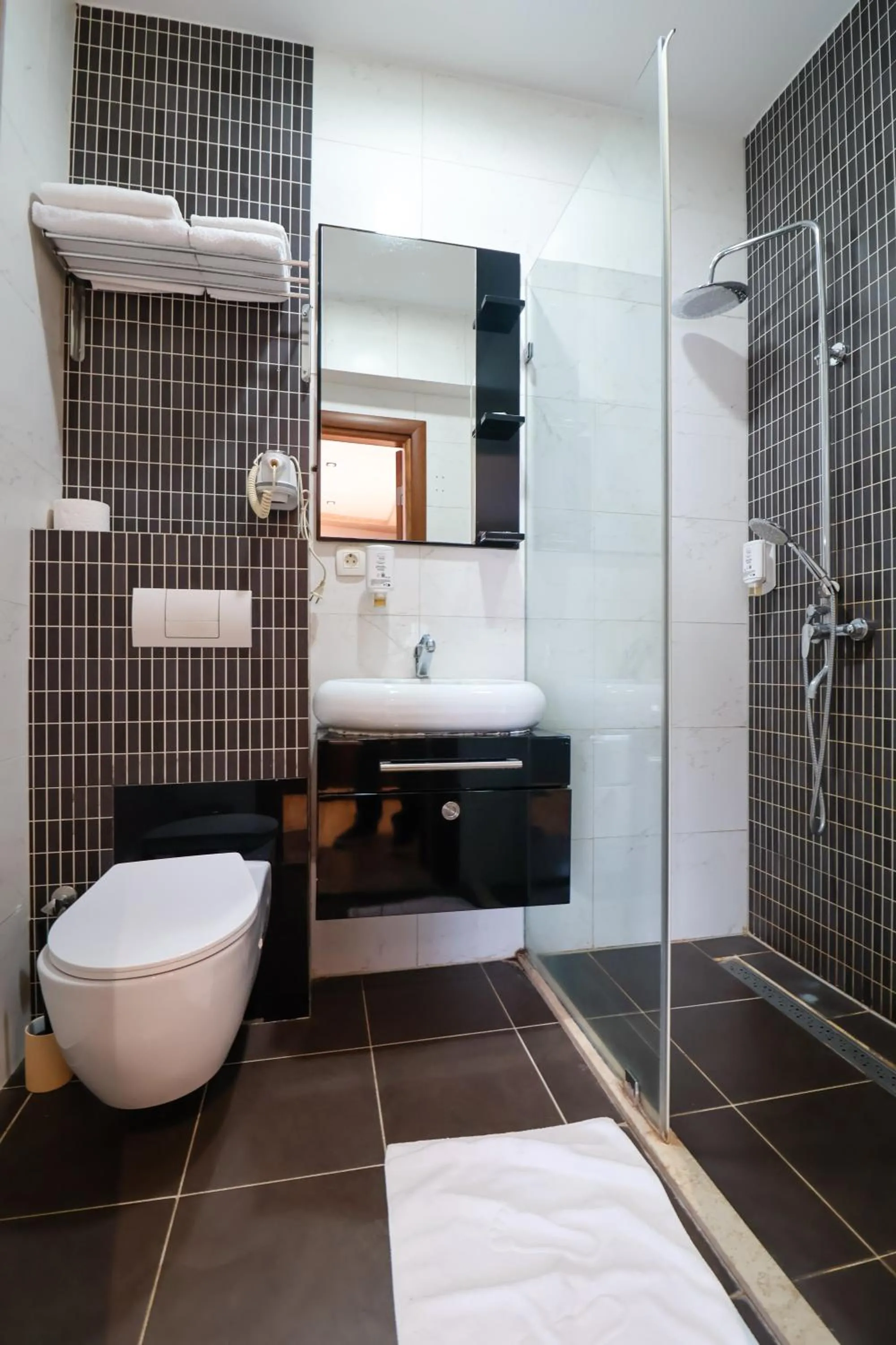 Shower in Hotel Semitronix