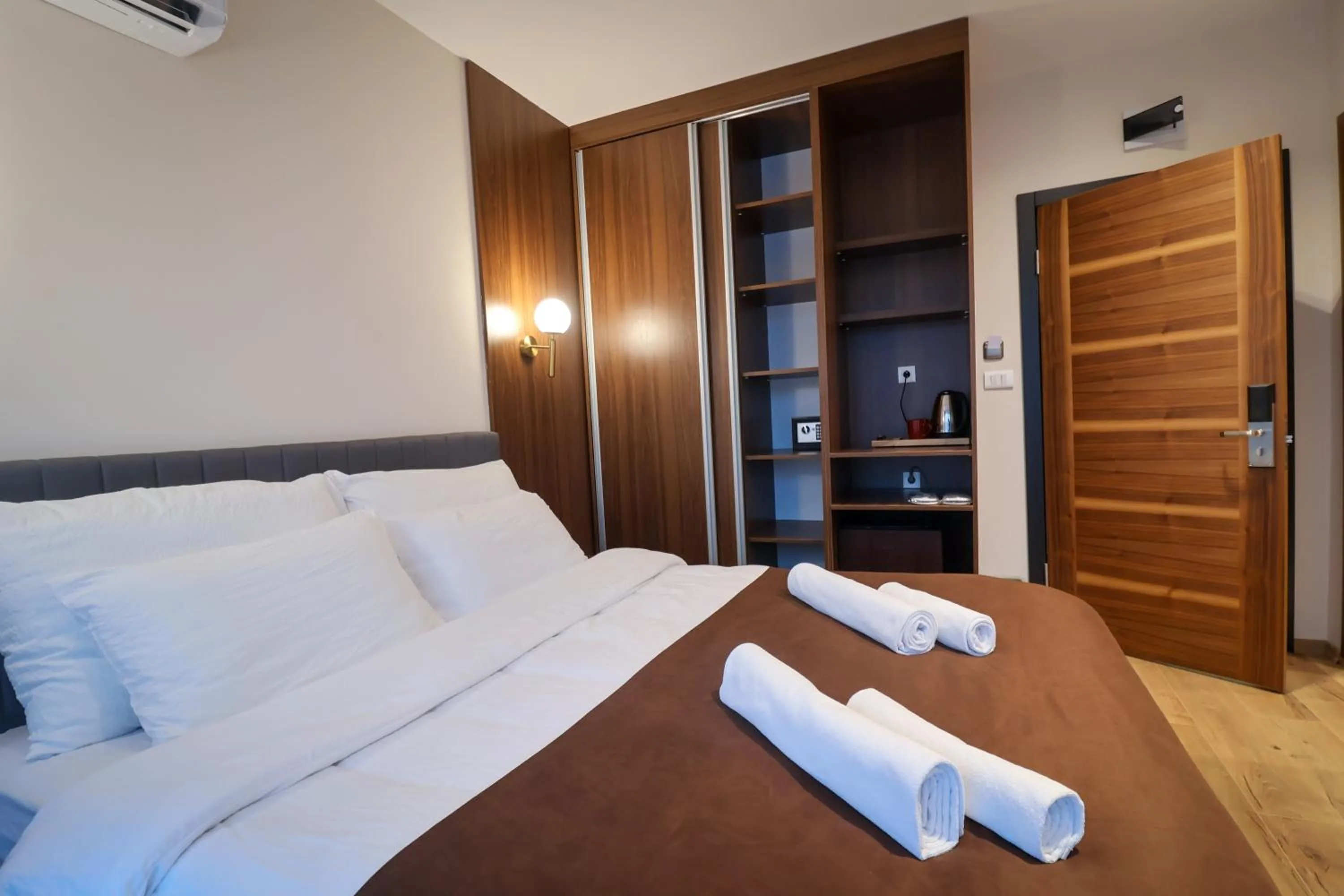 Bed in Hotel Semitronix