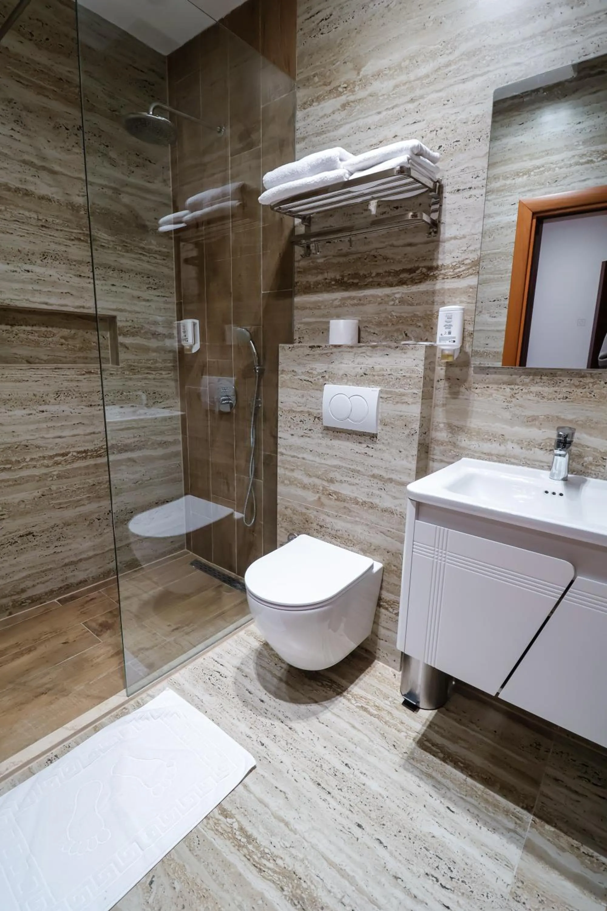 Shower in Hotel Semitronix