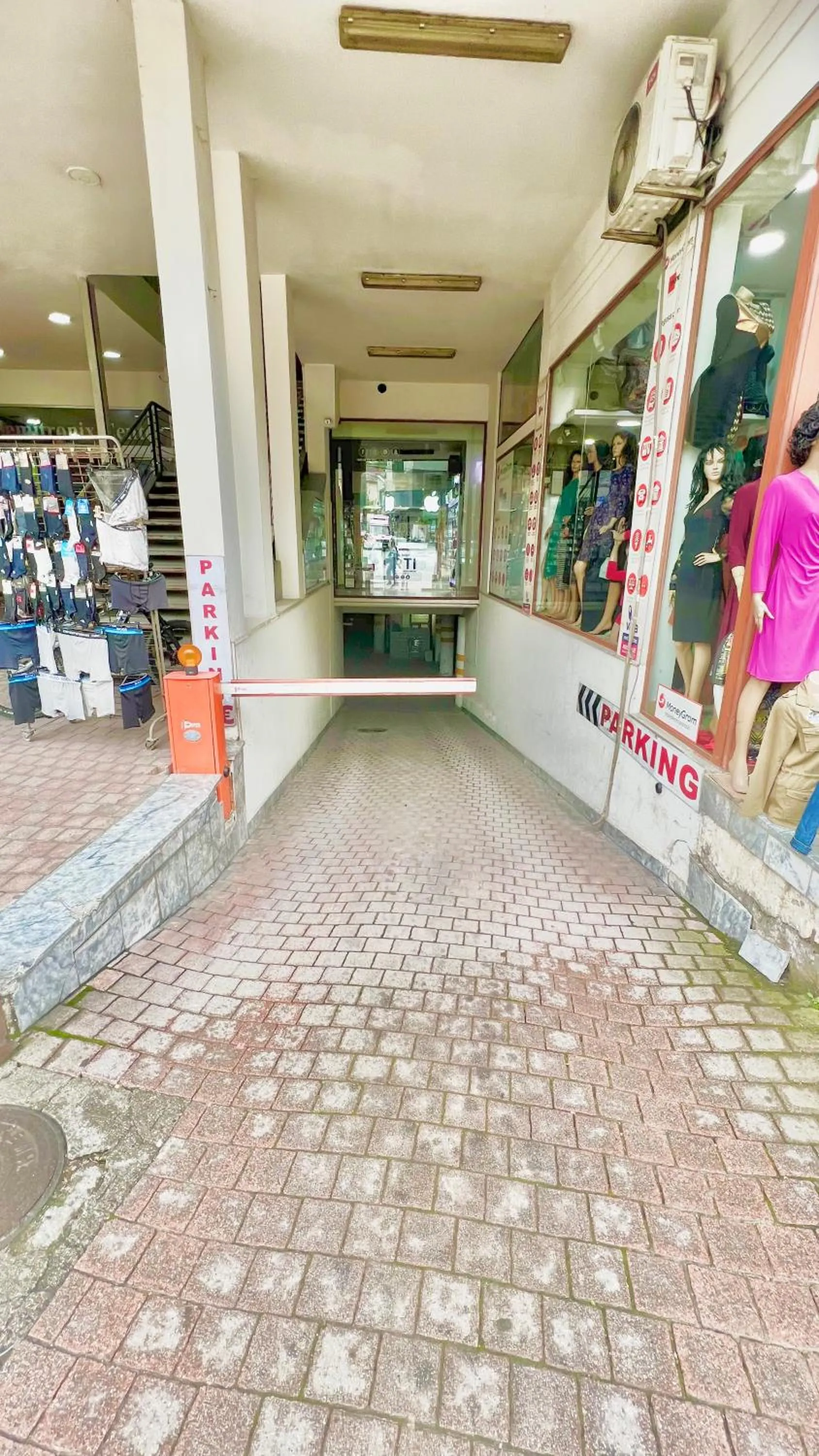 On-site shops in Hotel Semitronix