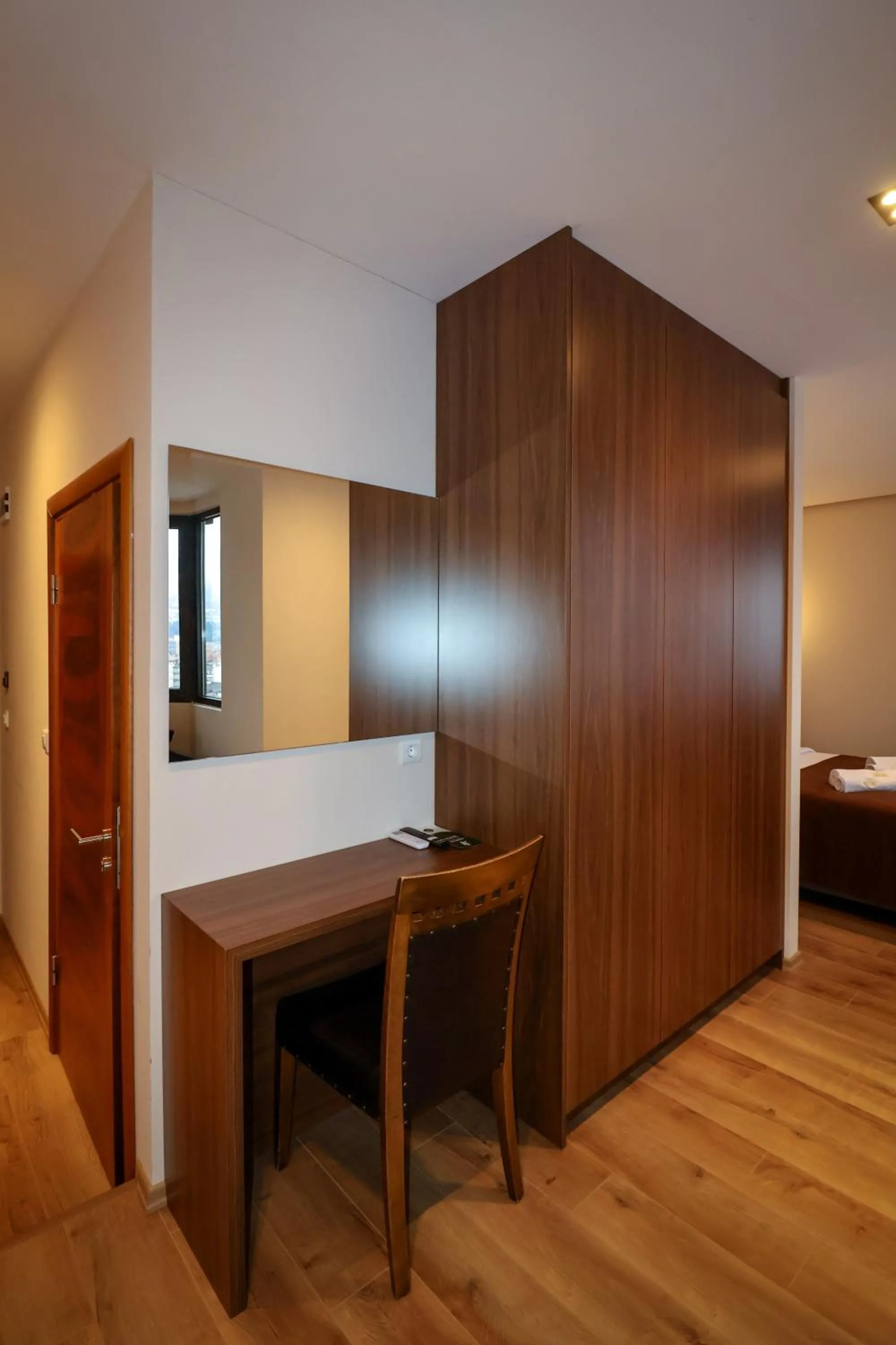 wardrobe, Bed in Hotel Semitronix