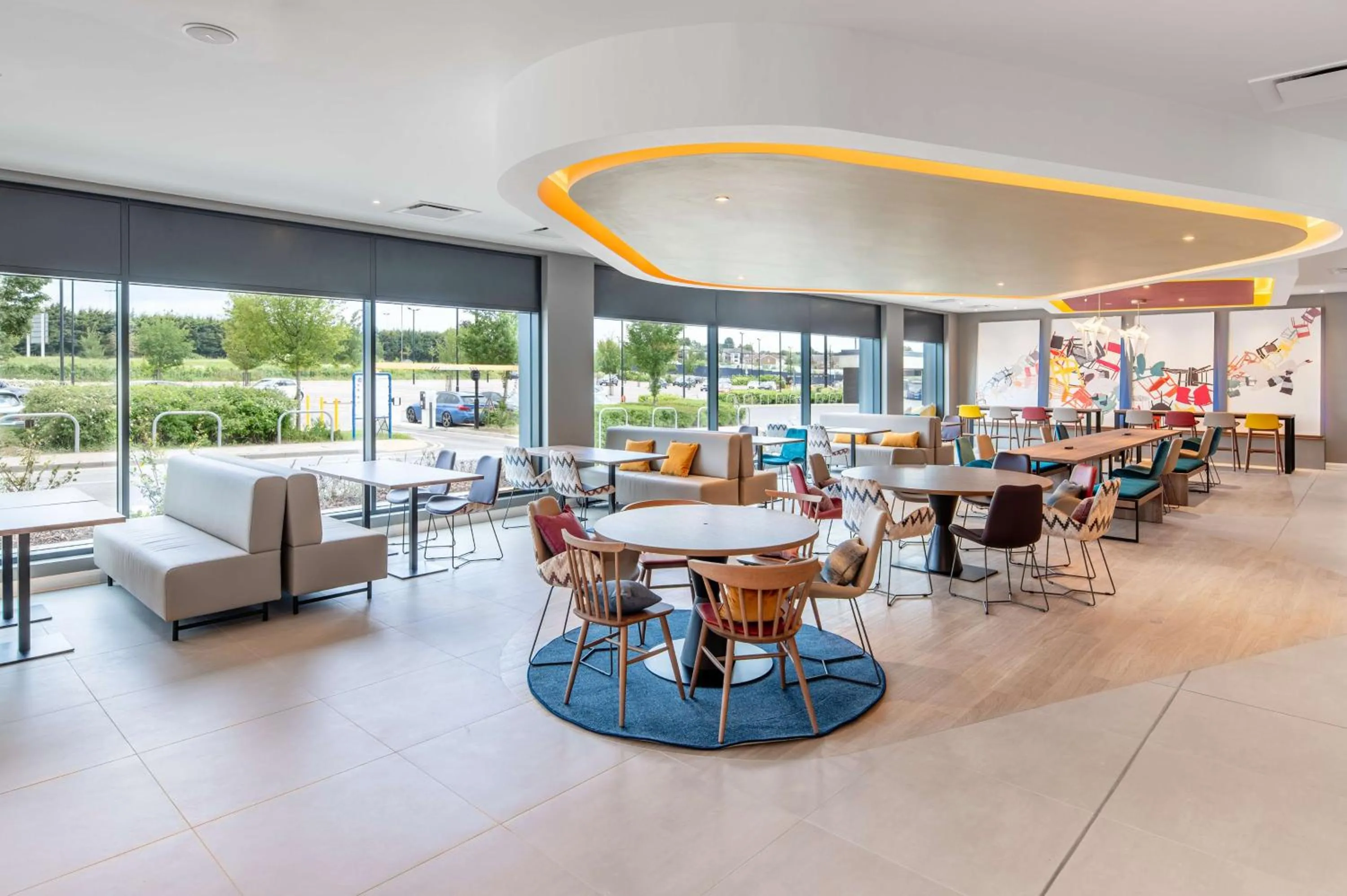 Lobby or reception in Hampton by Hilton High Wycombe