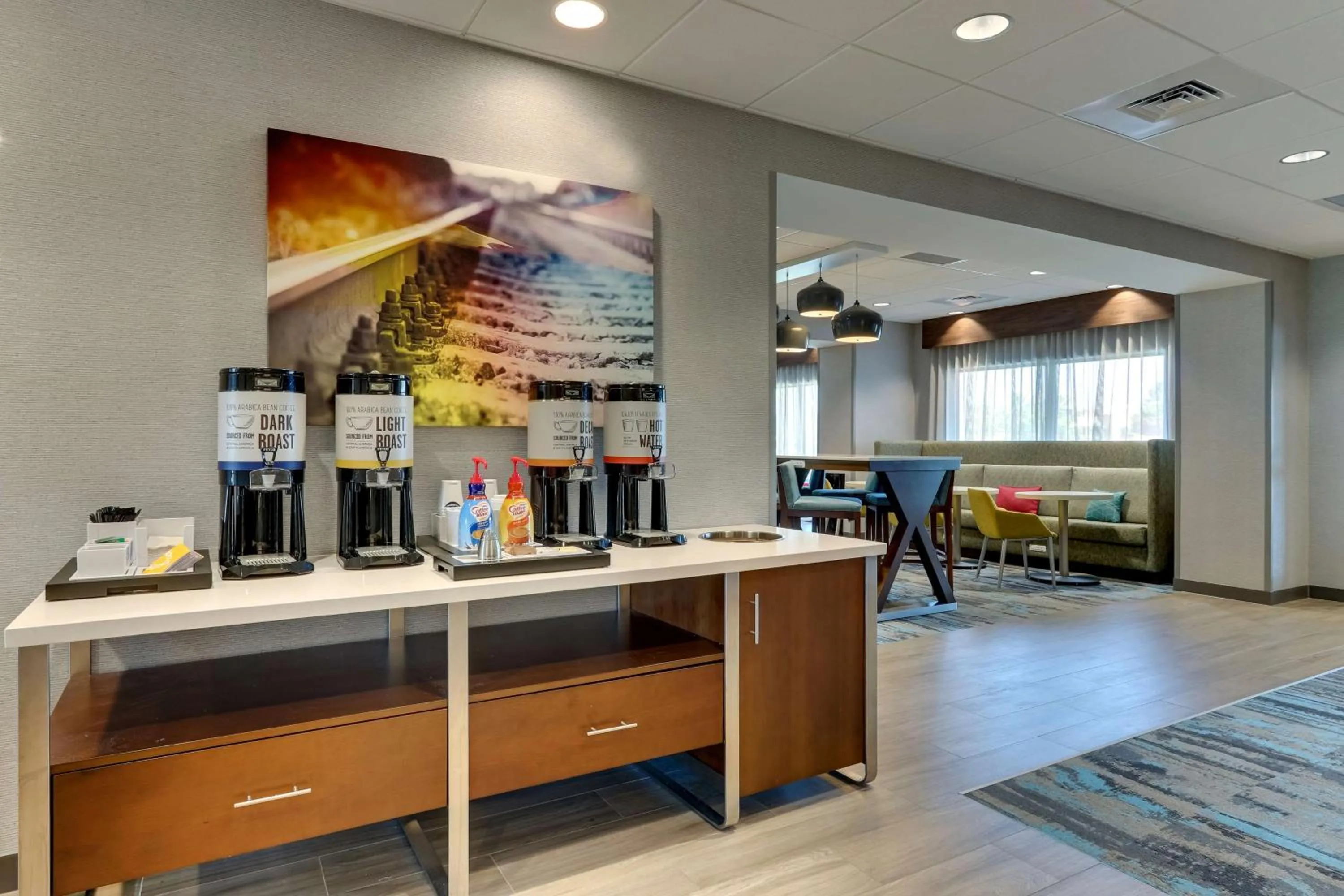 Dining area in Hampton Inn Lebanon, IN