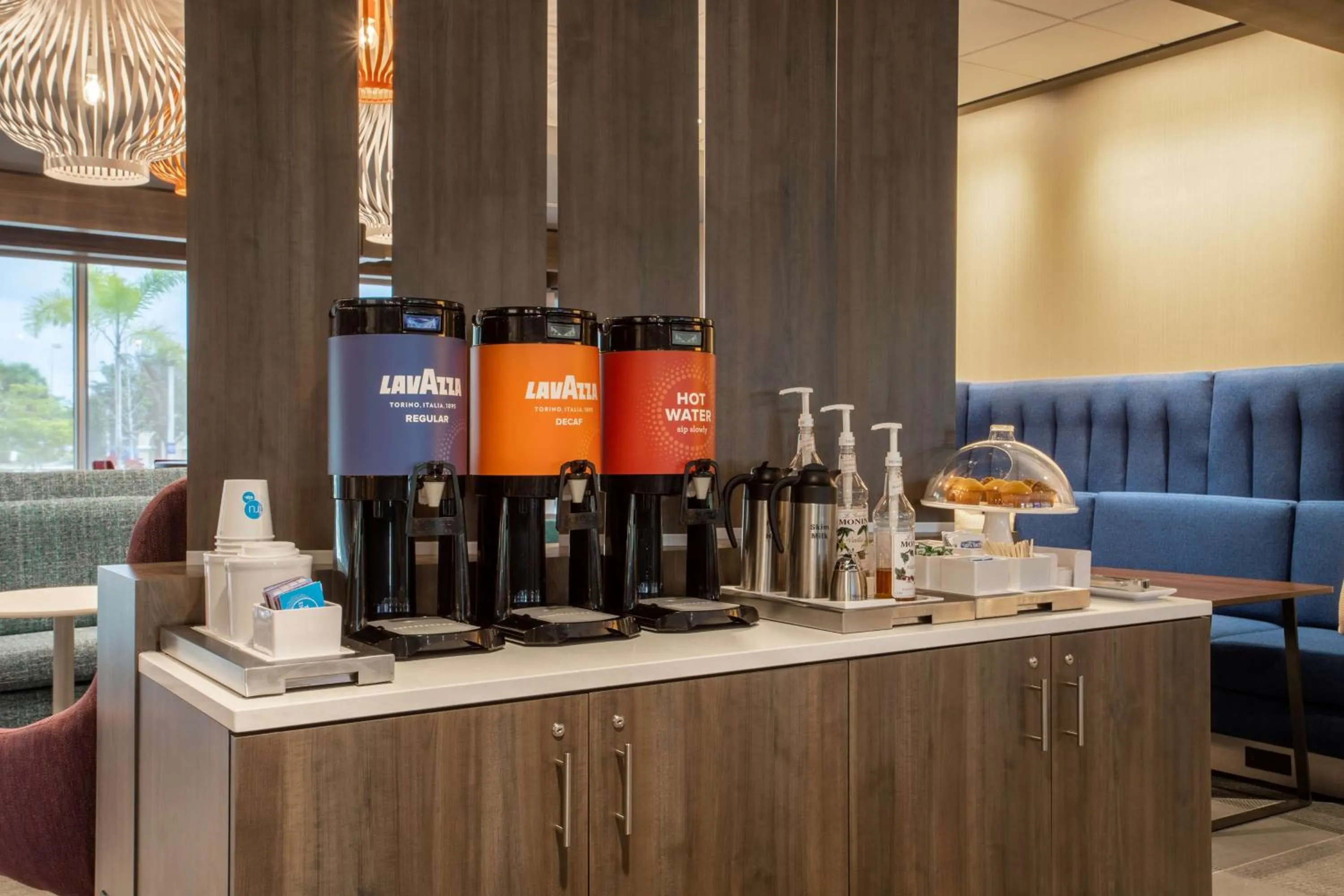 Dining area in Tru By Hilton Bradenton I-75, FL