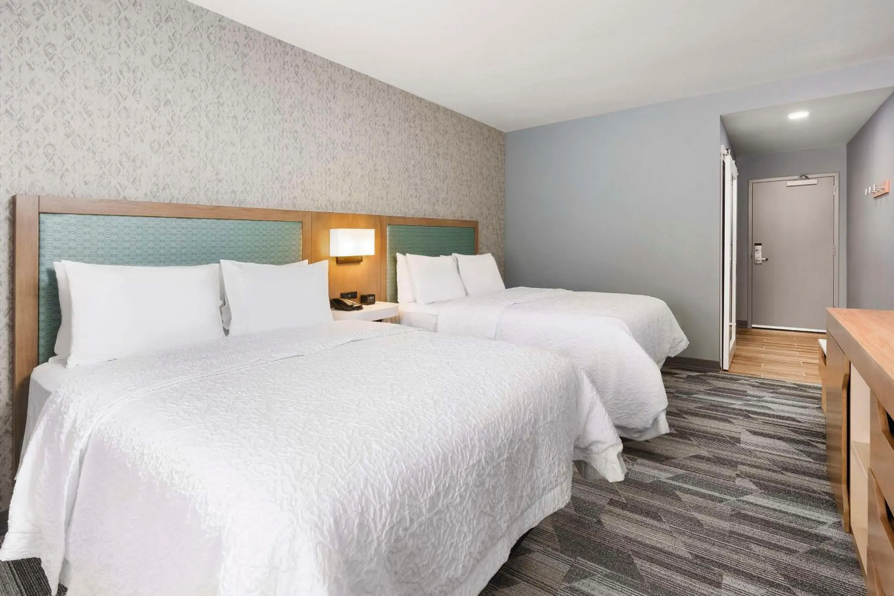 Queen Room with Two Queen Beds - Hearing Access/Non-Smoking in Hampton Inn Bellingham Airport, WA Queen Room with Two Queen Beds - Hearing Access/Non-Smoking in Hampton Inn Bellingham Airport, WA