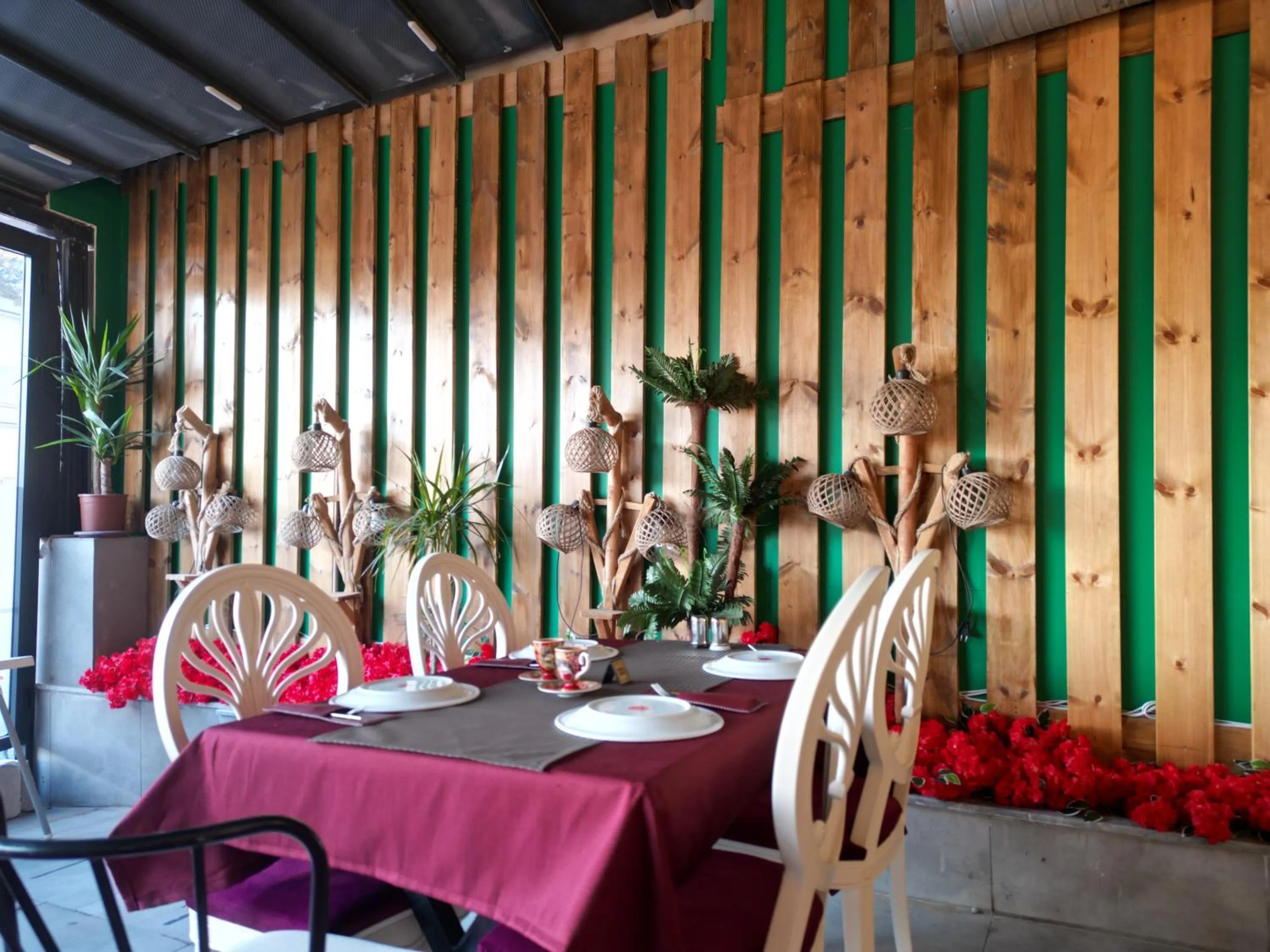 Restaurant/places to eat in Akman City Hotel