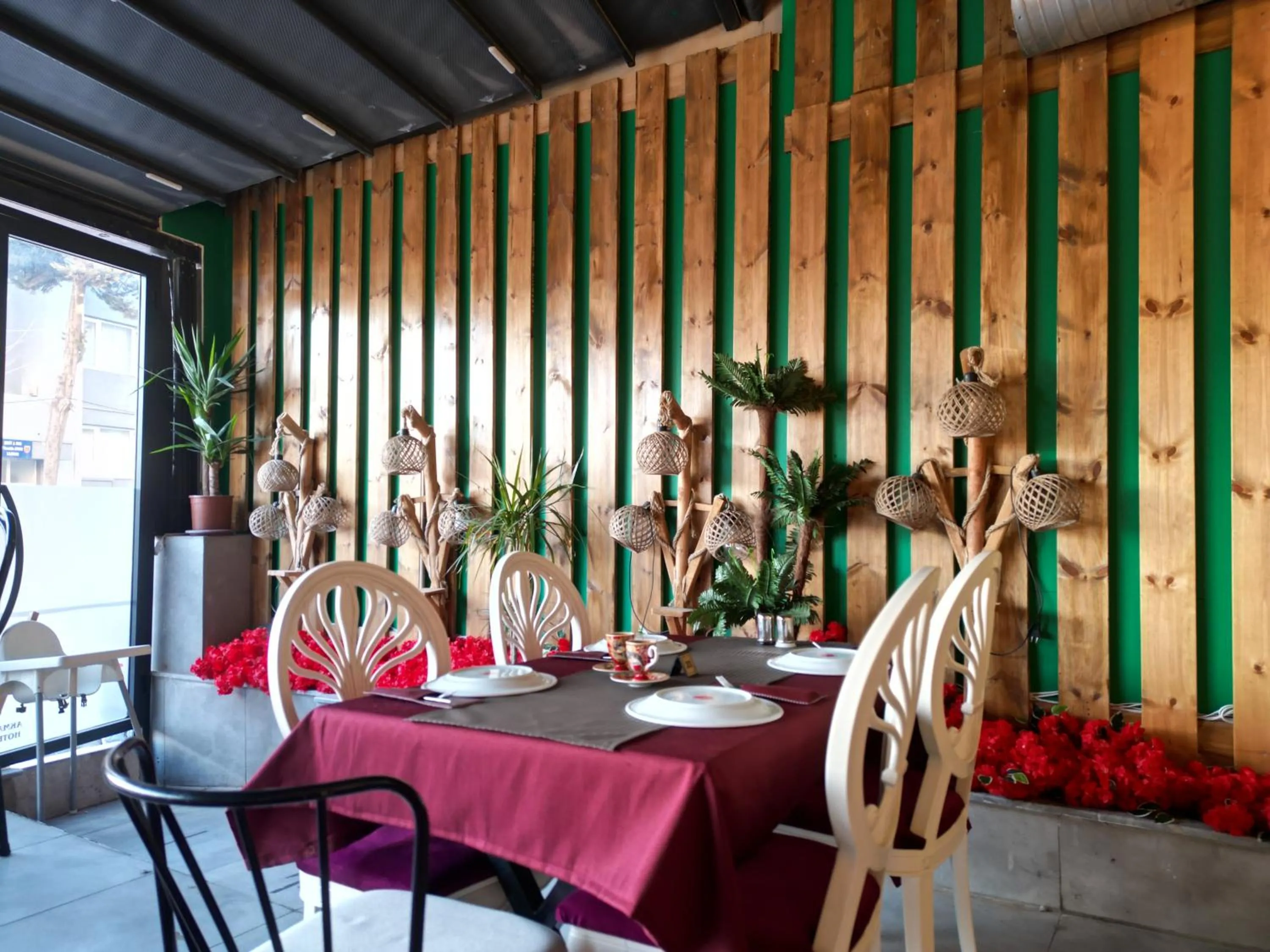 Restaurant/places to eat in Akman City Hotel