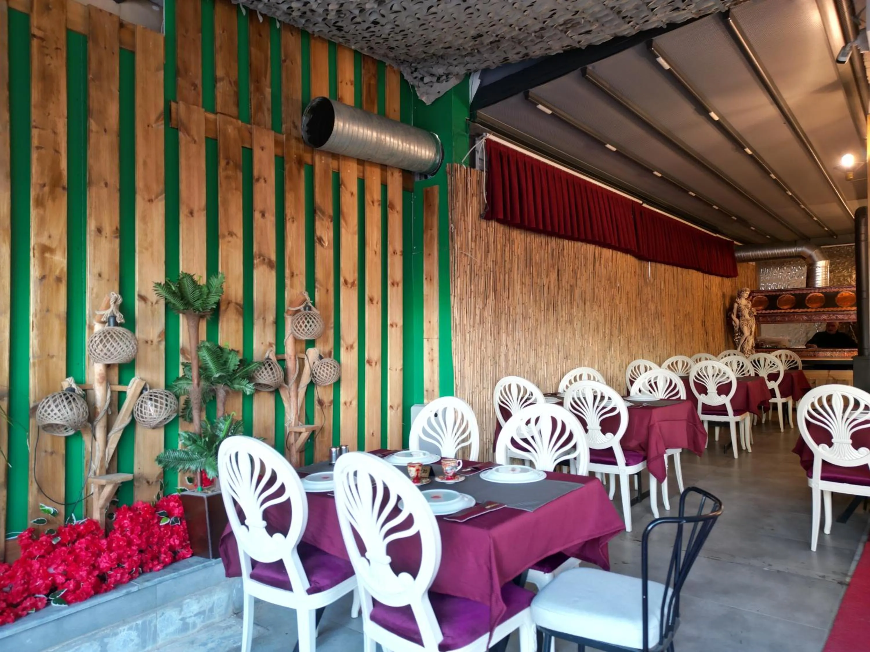 Restaurant/places to eat in Akman City Hotel