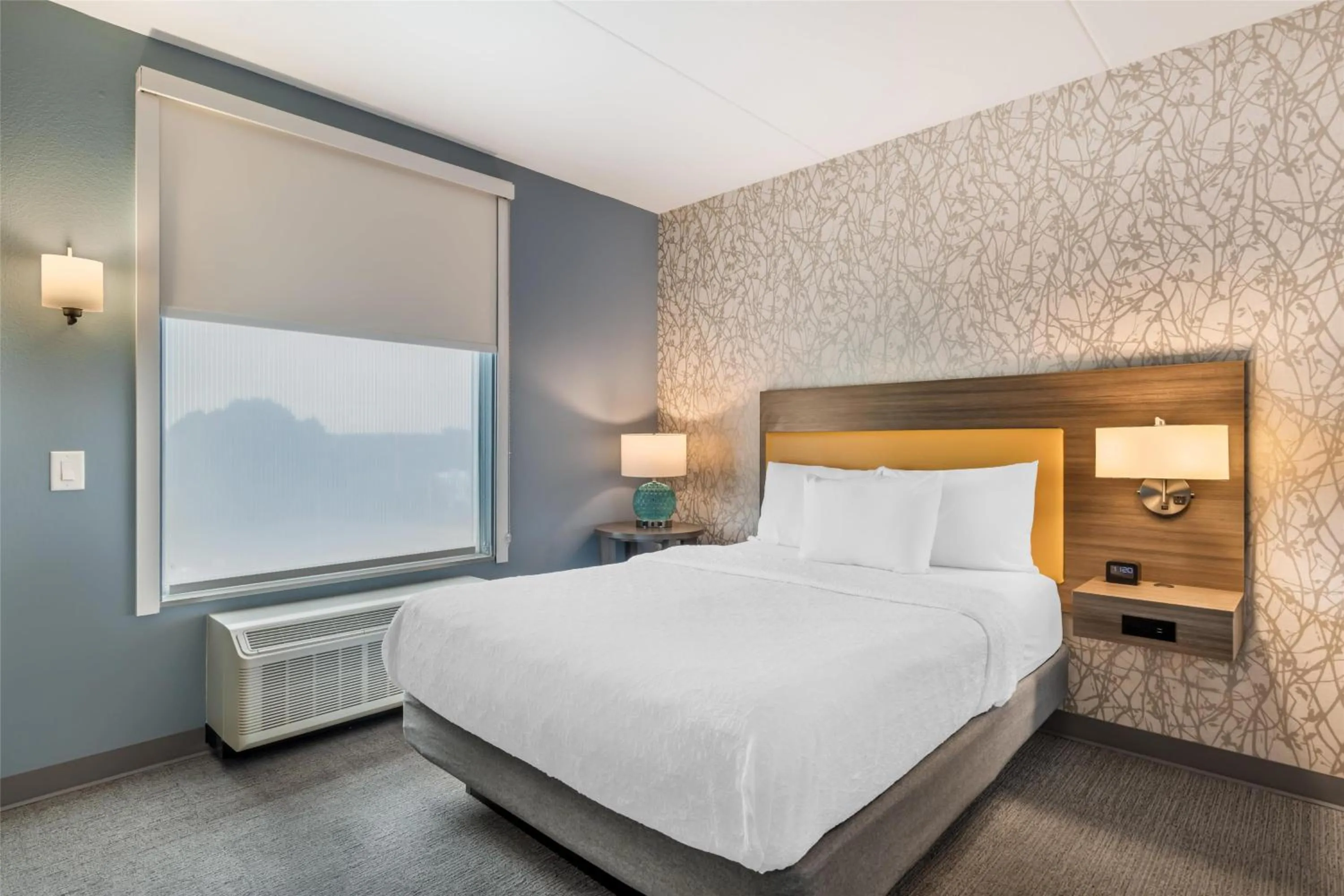 Bed in Home2 Suites by Hilton Atlanta Airport North