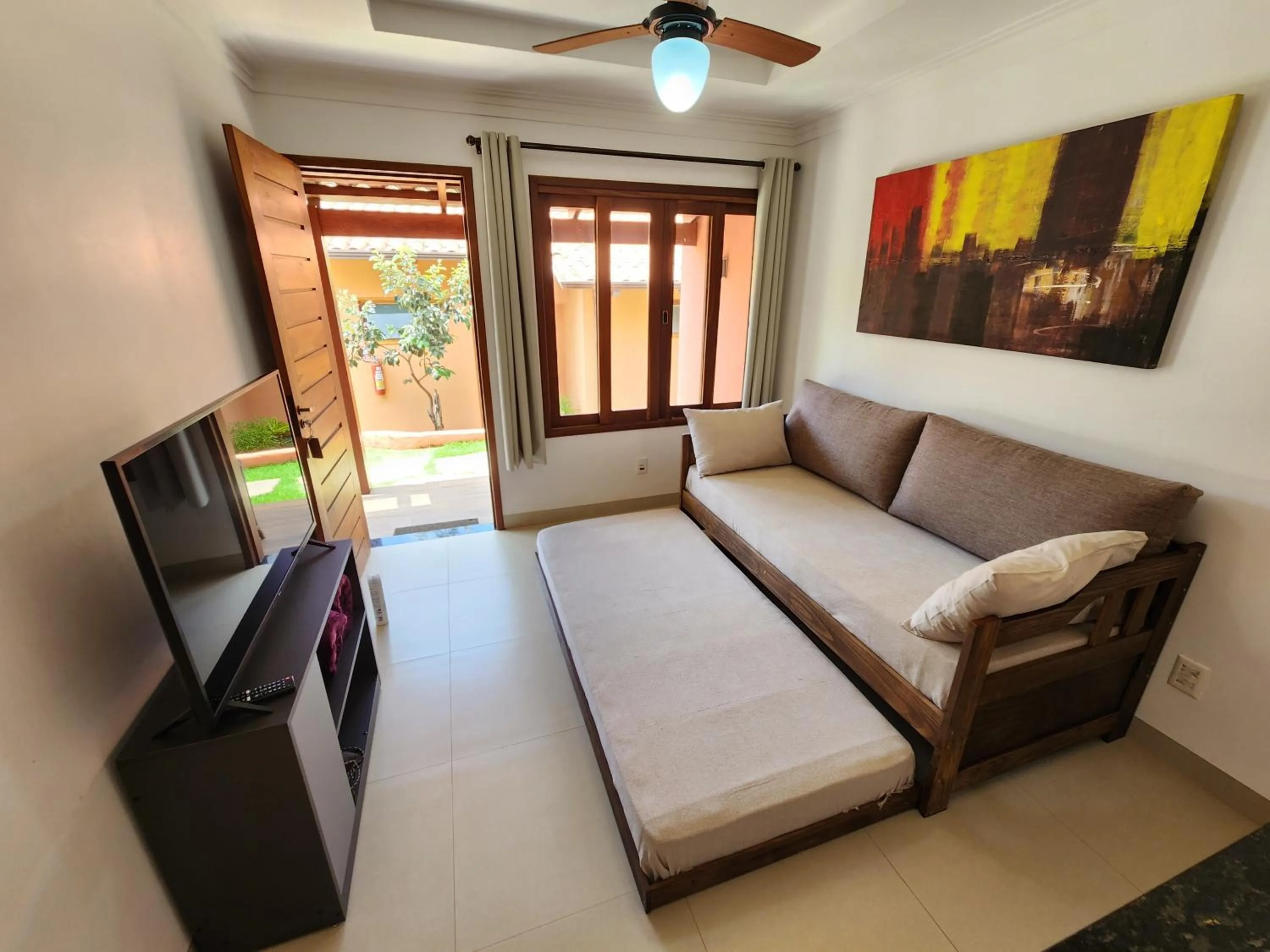 Communal lounge/ TV room, Bed in Pousada Camarás