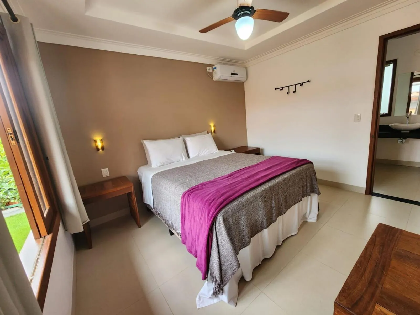 Bed in Pousada Camarás