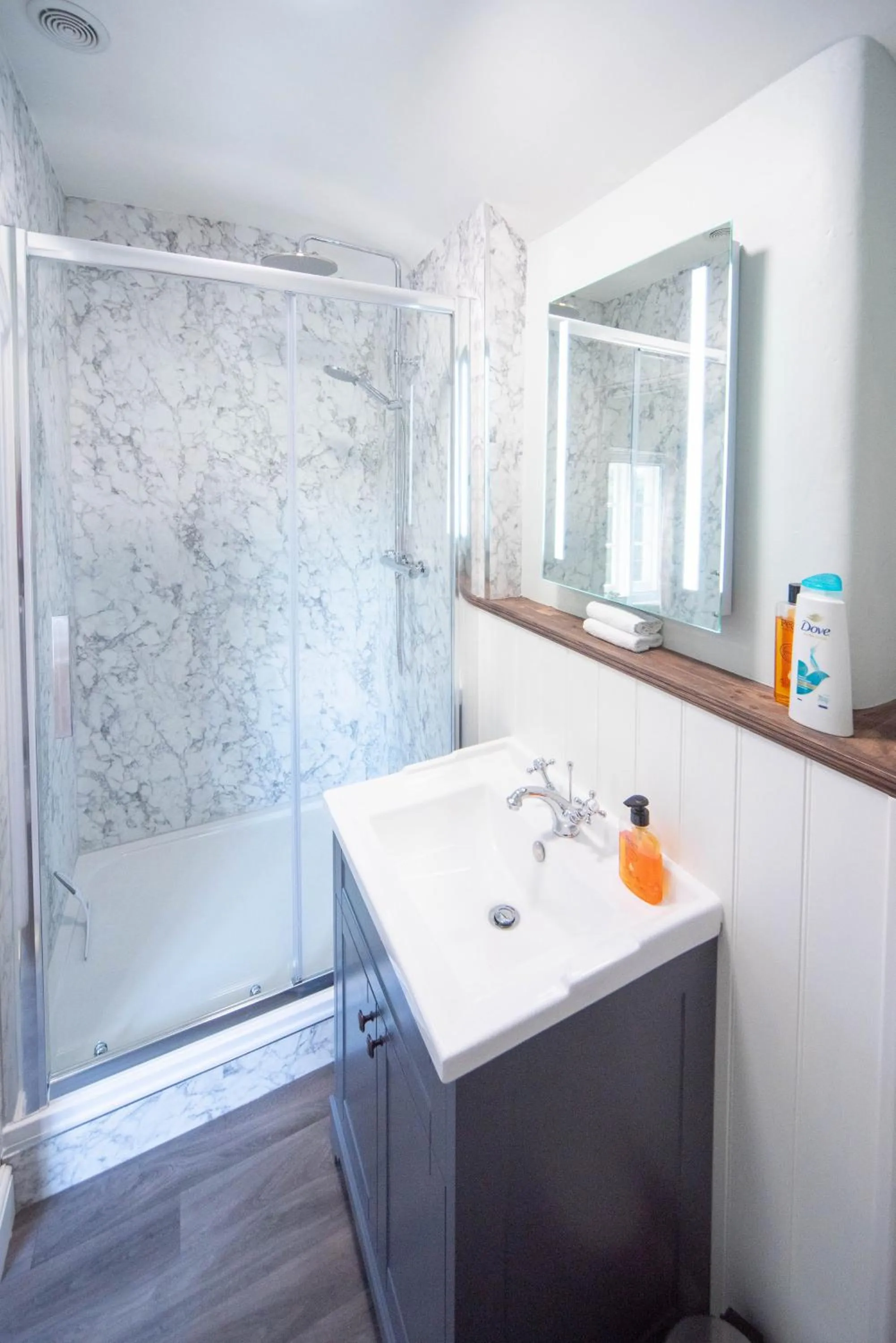 Shower in Lower House B&B and Cottages, Adforton