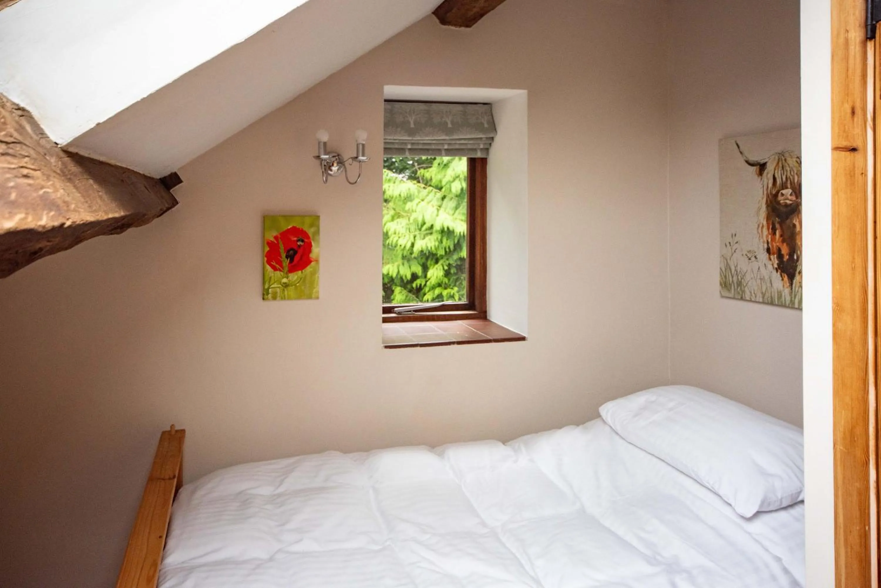 Bed in Lower House B&B and Cottages, Adforton