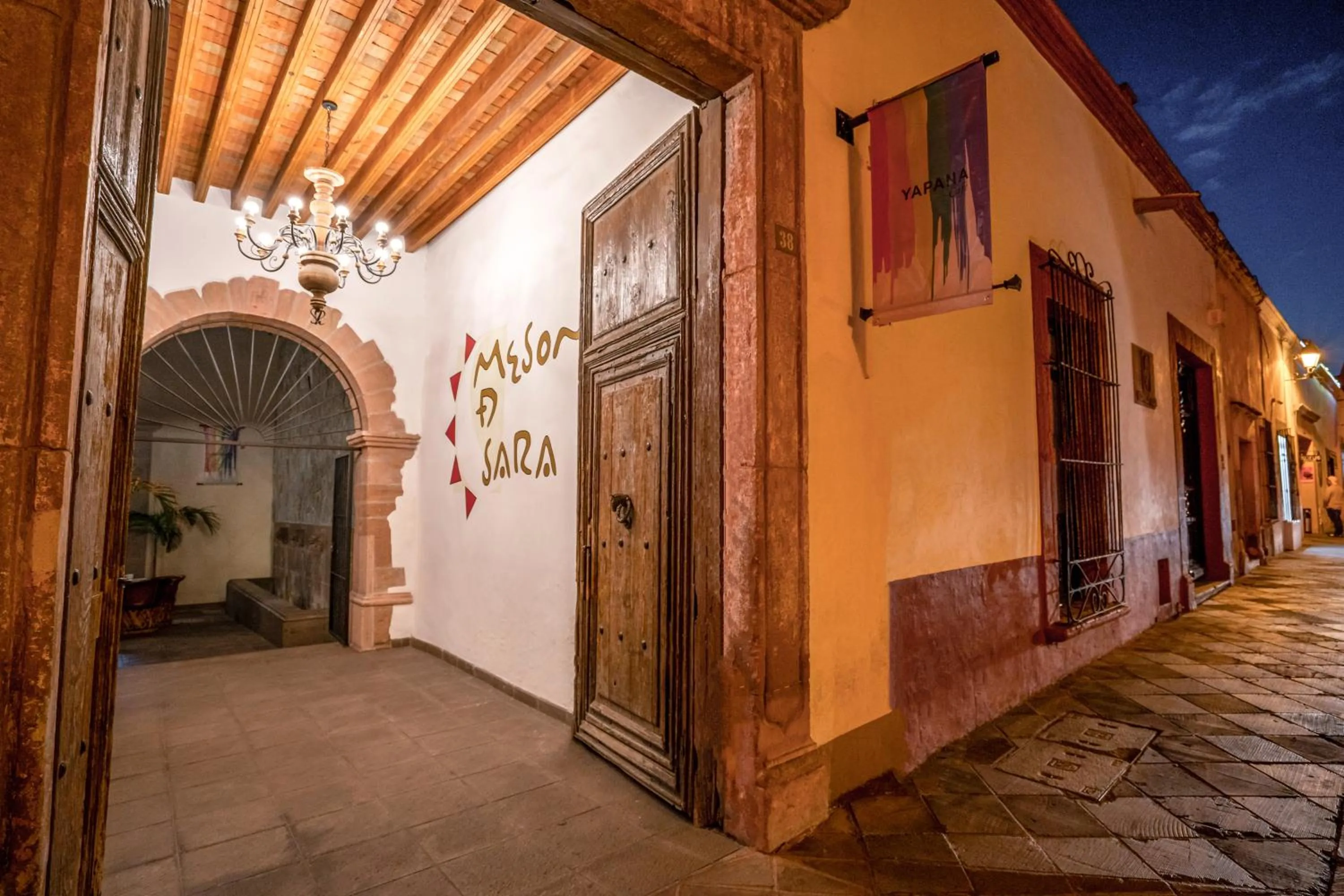 Facade/entrance in Hotel Meson de Sara