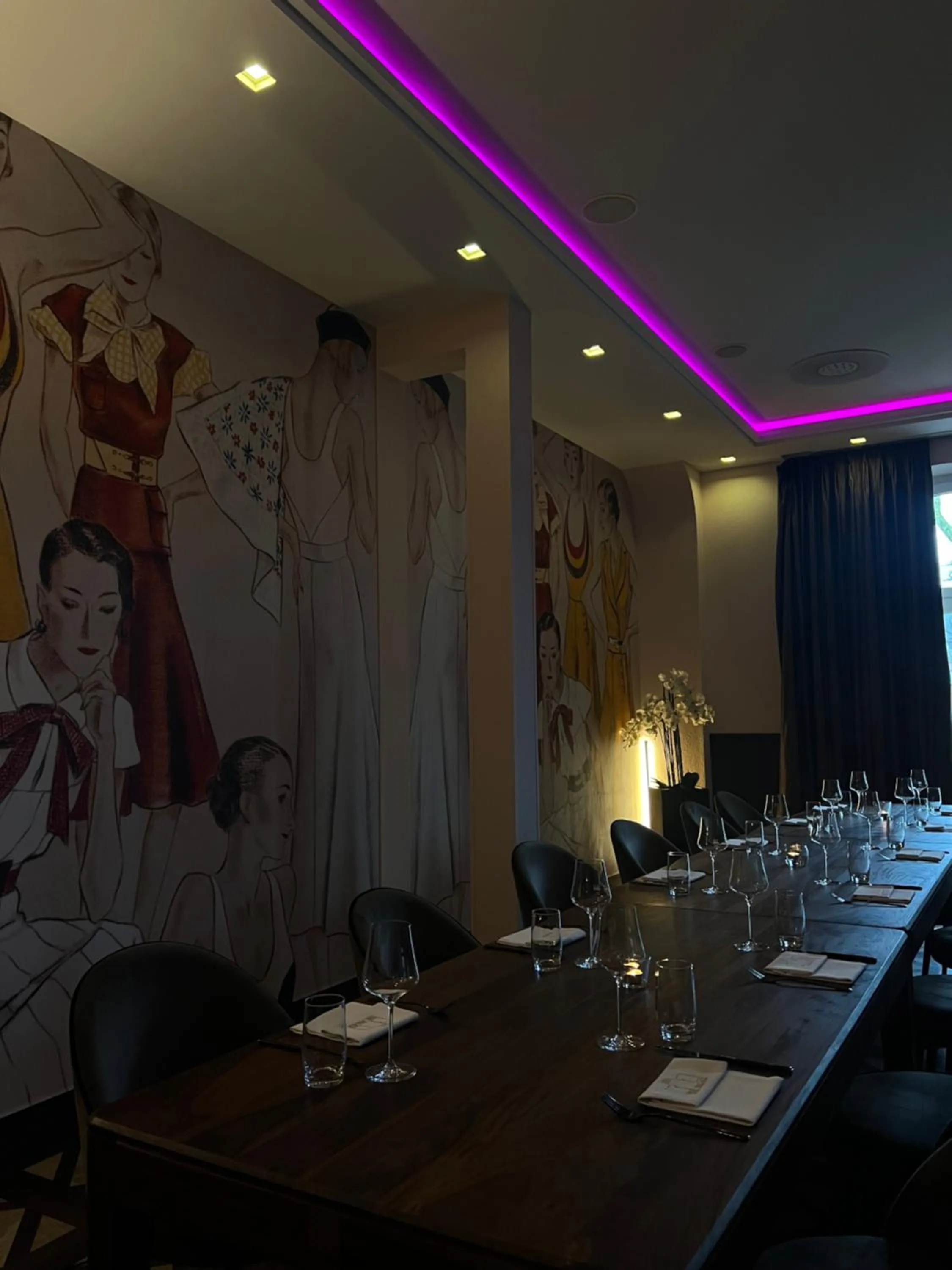 Restaurant/places to eat in Palace St. George