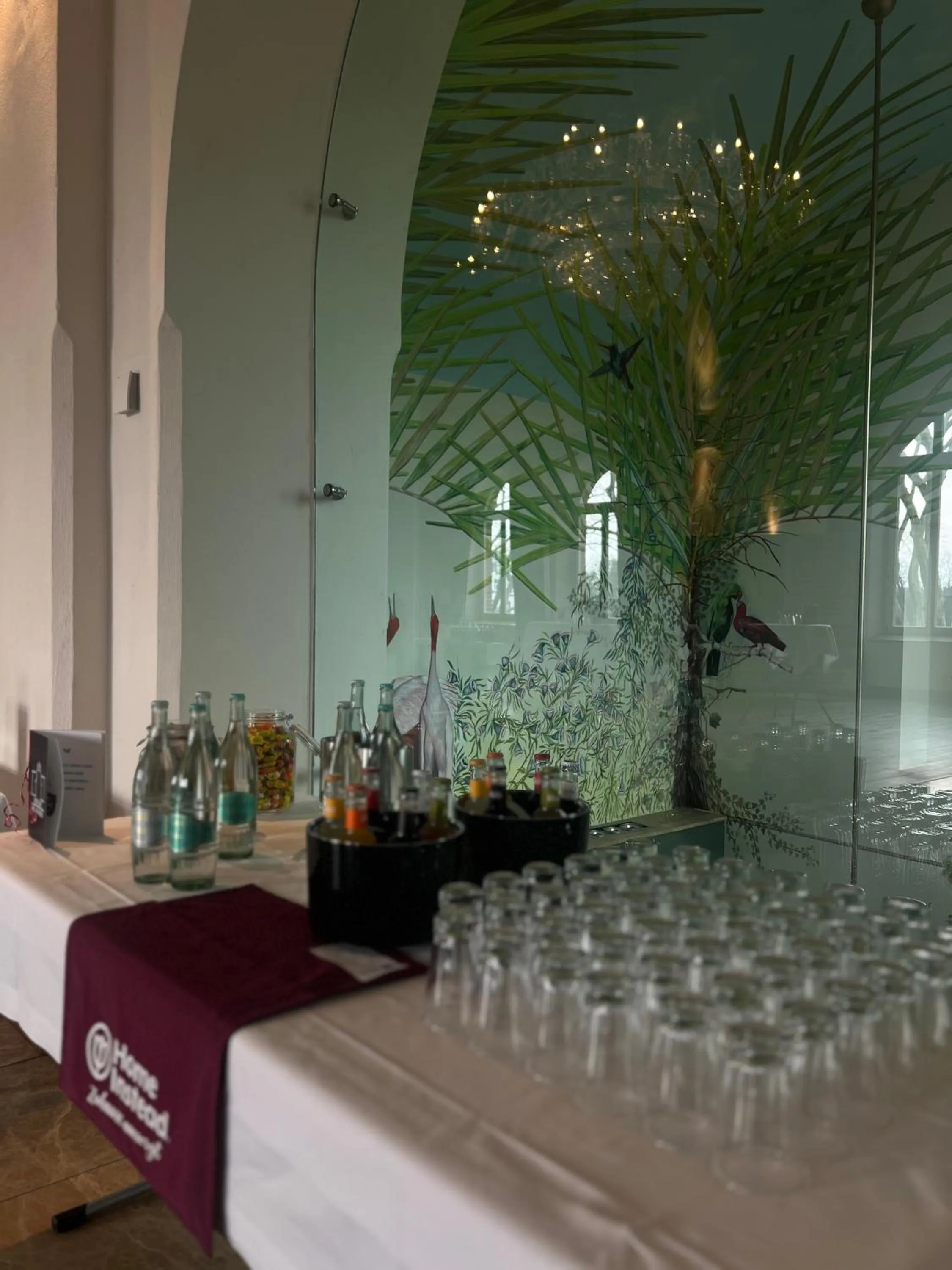 Restaurant/places to eat in Palace St. George