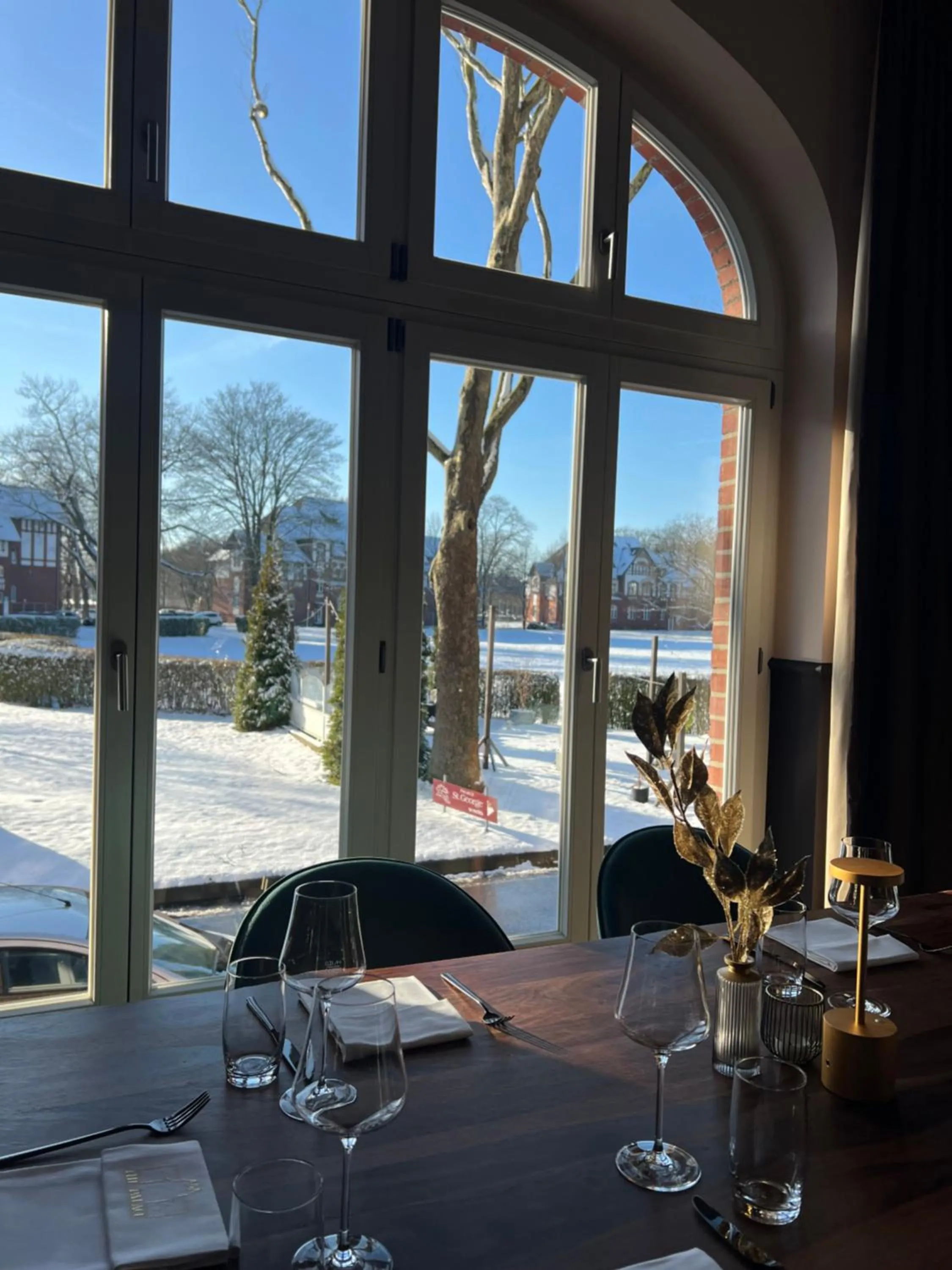 Restaurant/places to eat in Palace St. George