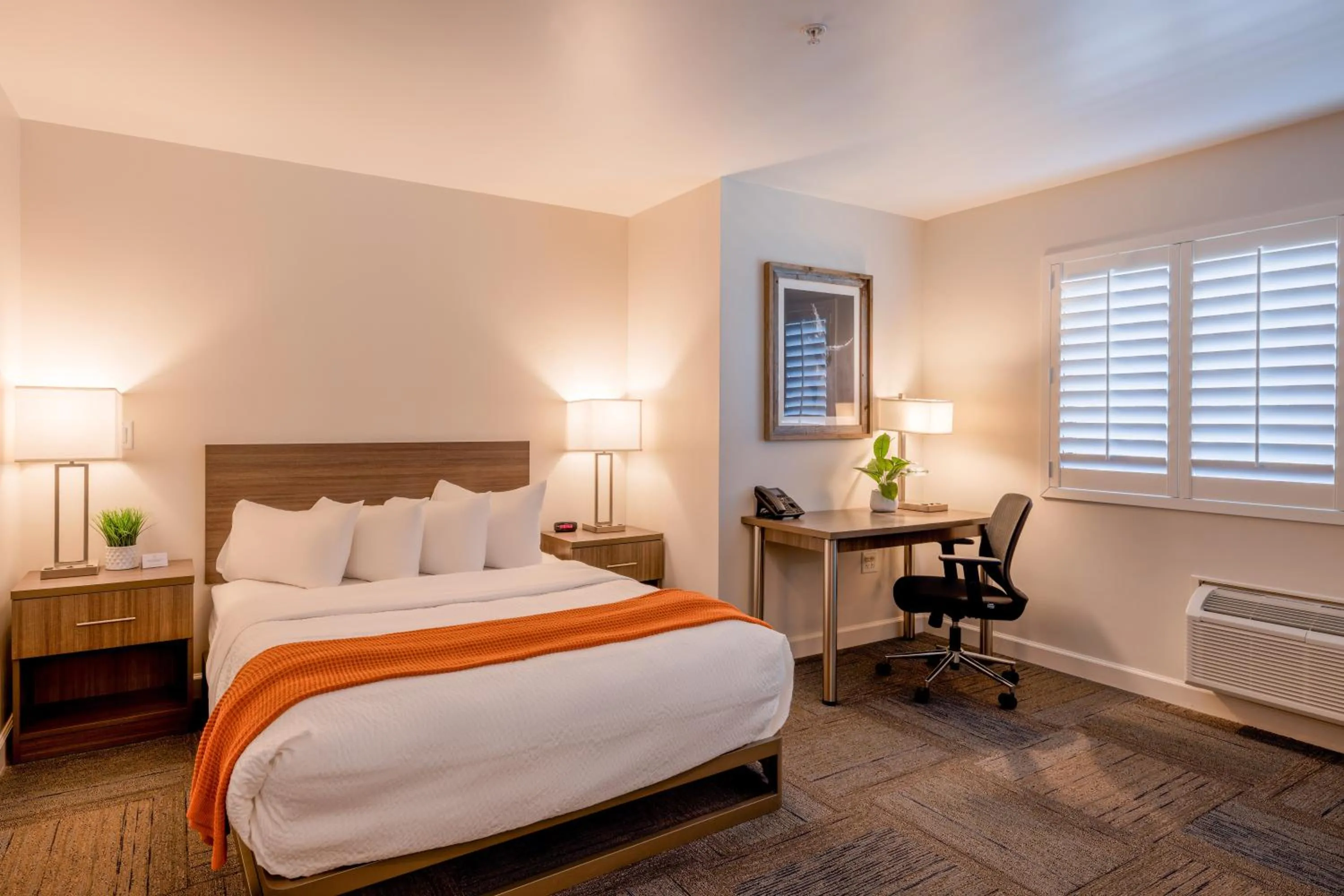 Bed in Inn At Moss Landing Point