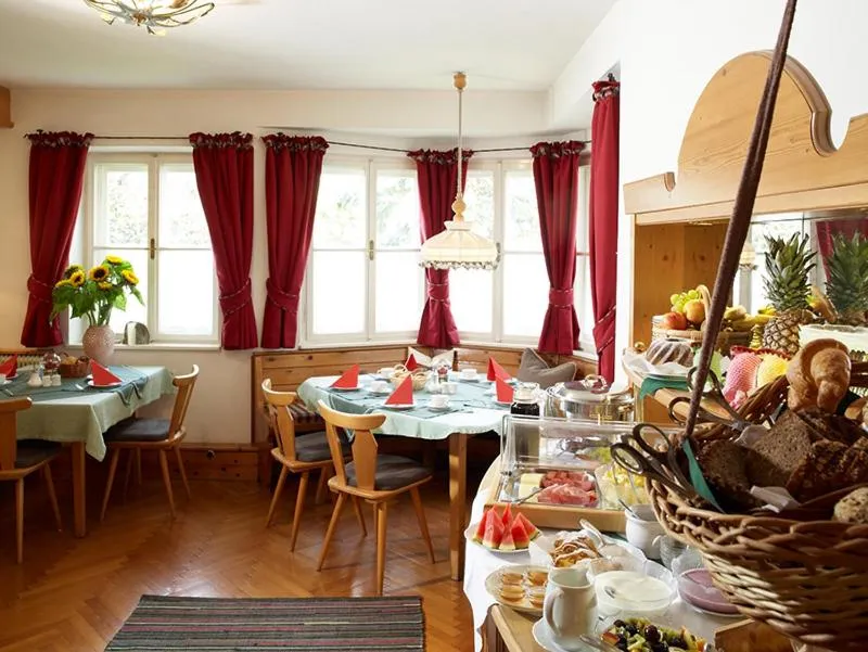 Restaurant/places to eat in Landhaus Kaiserblick