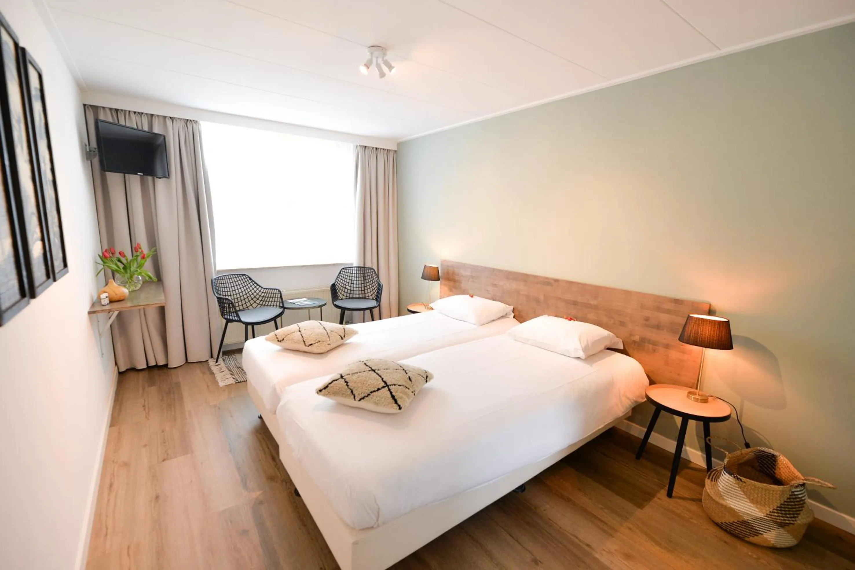 Photo of the whole room, Bed in Hotel de Grote Zwaan