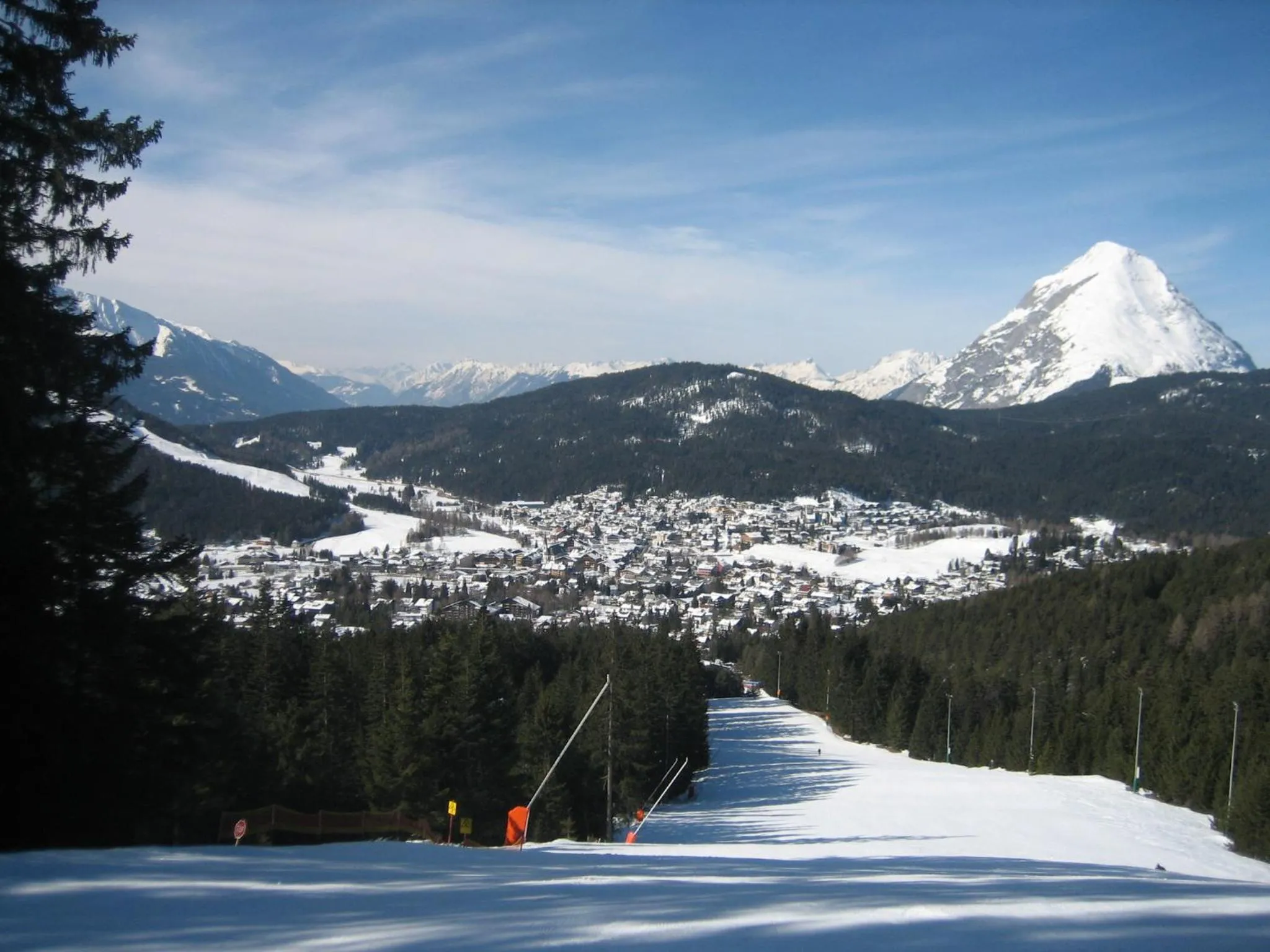 Skiing in Landhaus Charlotte Apartments Tirol