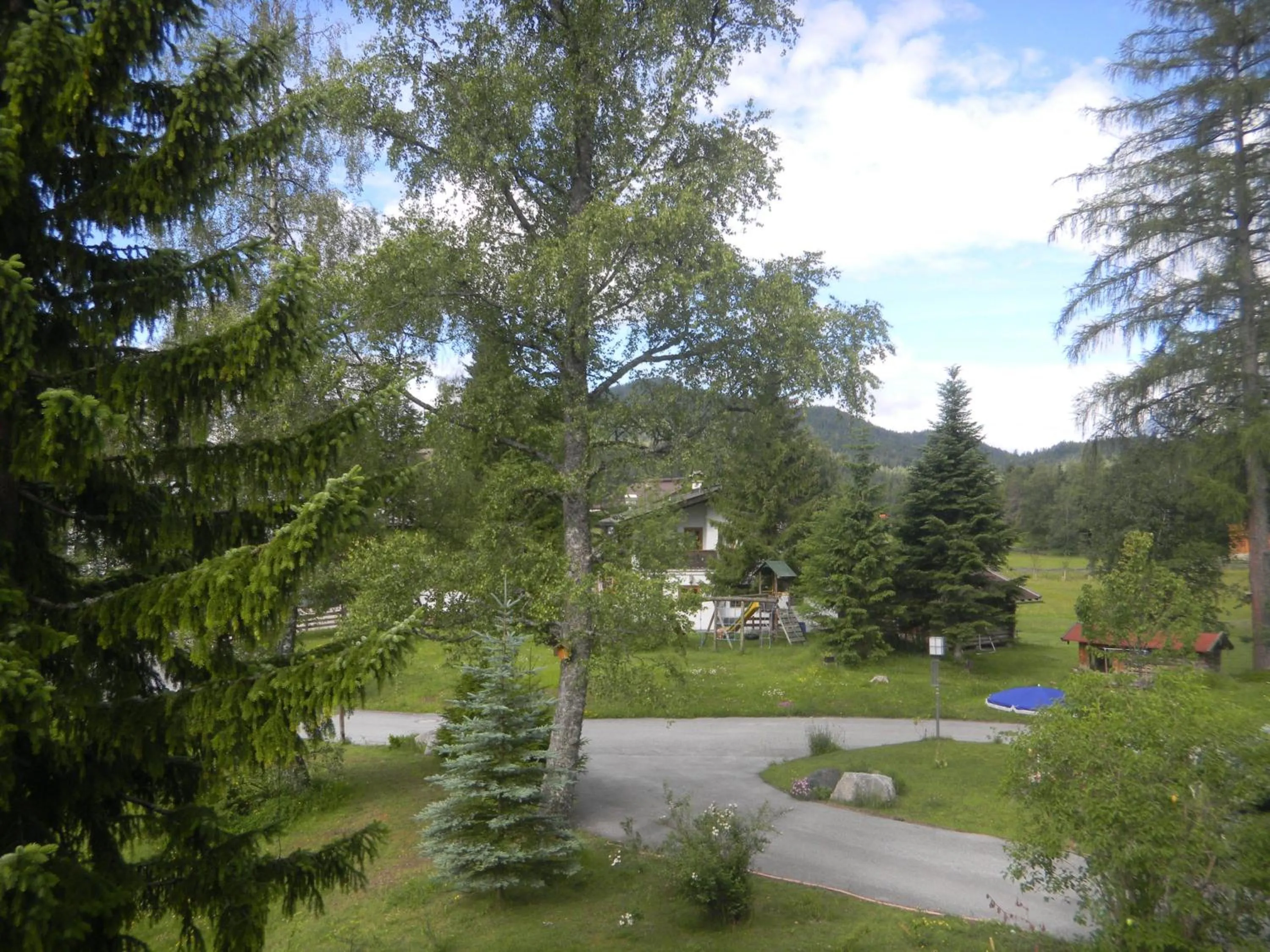 Garden in Landhaus Charlotte Apartments Tirol