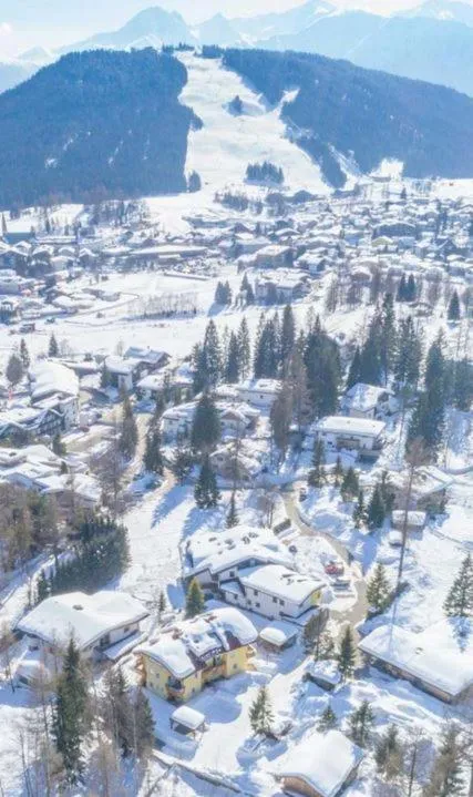 Skiing in Landhaus Charlotte Apartments Tirol