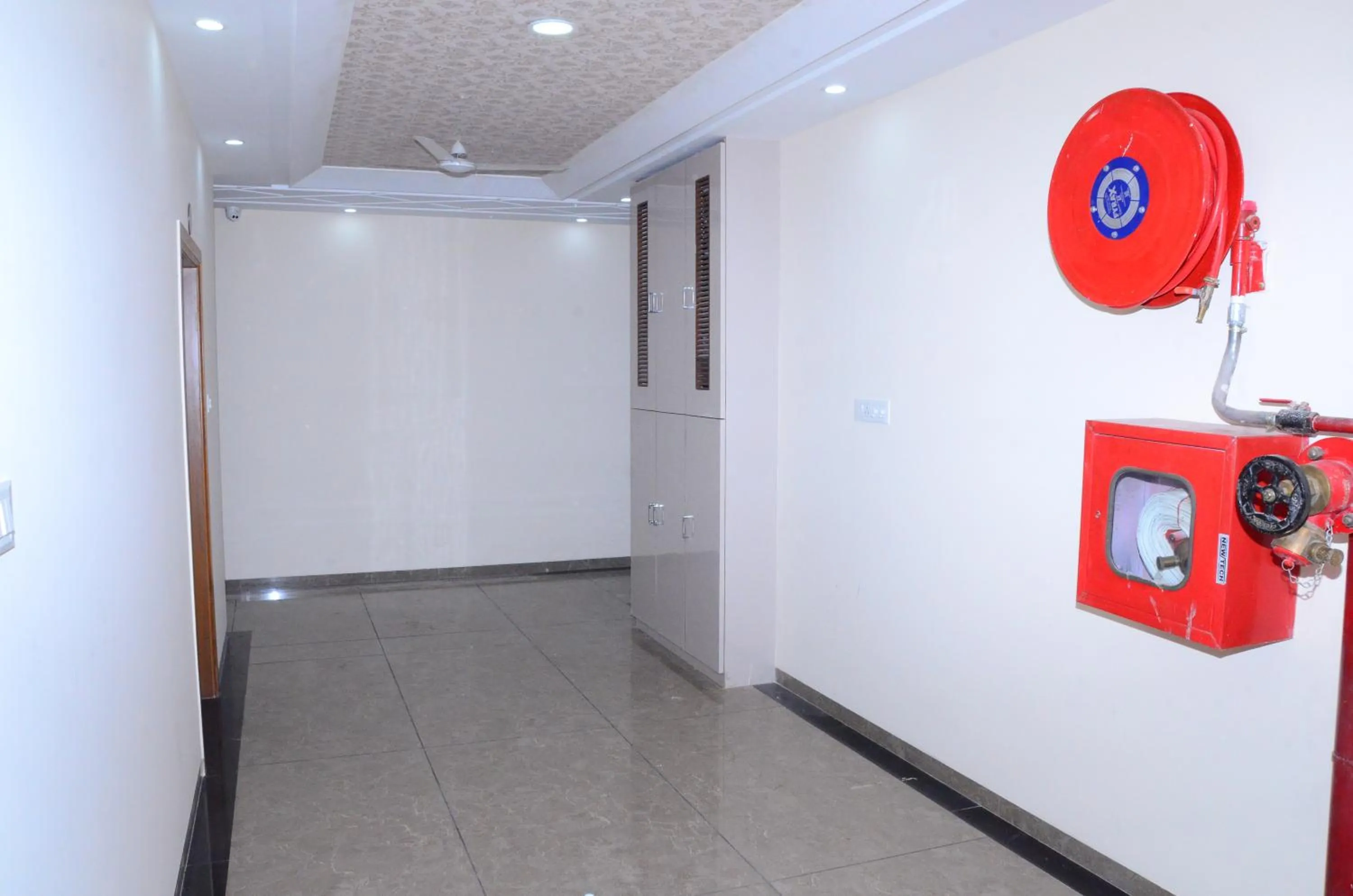 flat iron in DUDI HOTEL