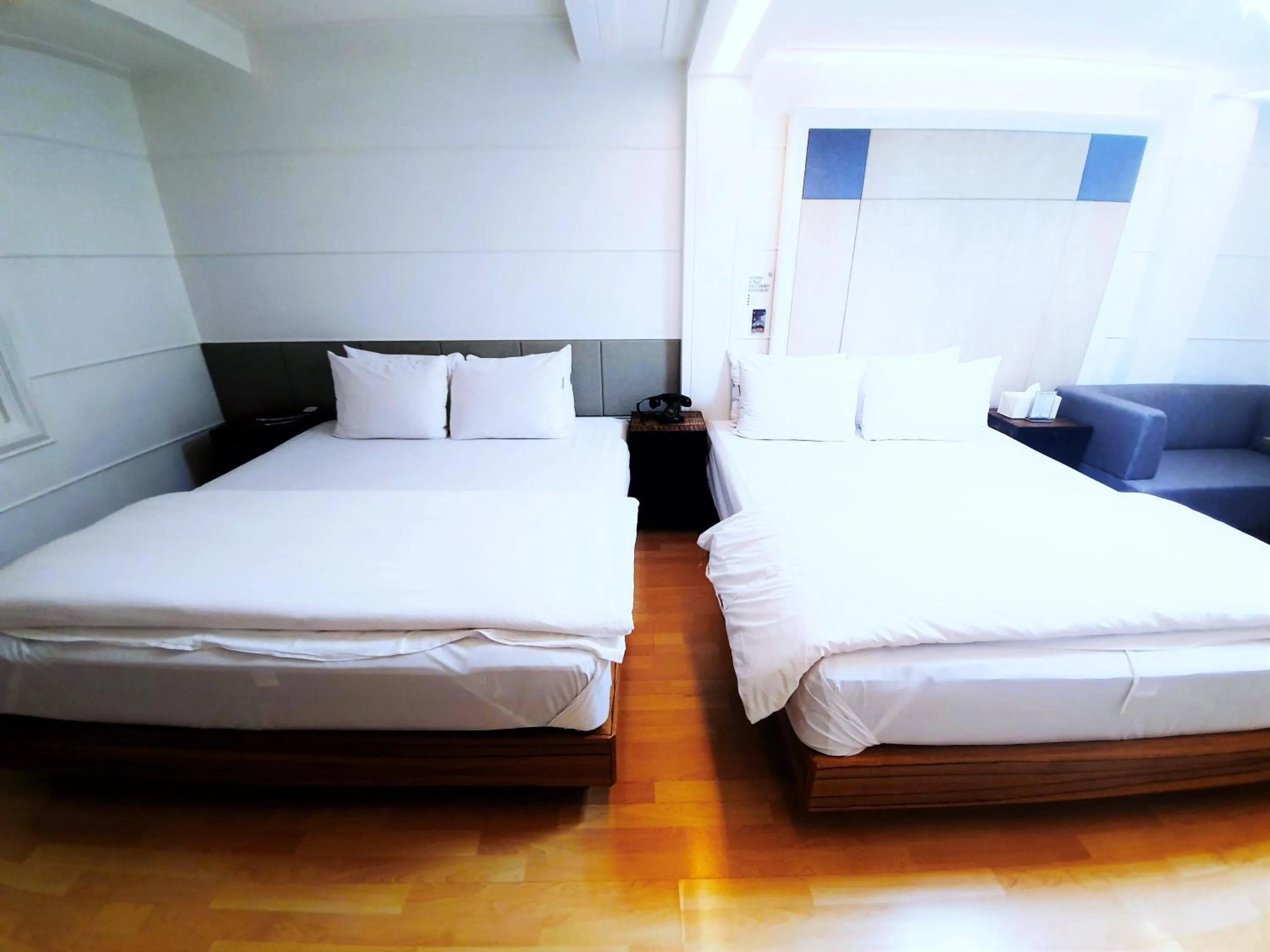 Property building, Bed in Uneed Hotel