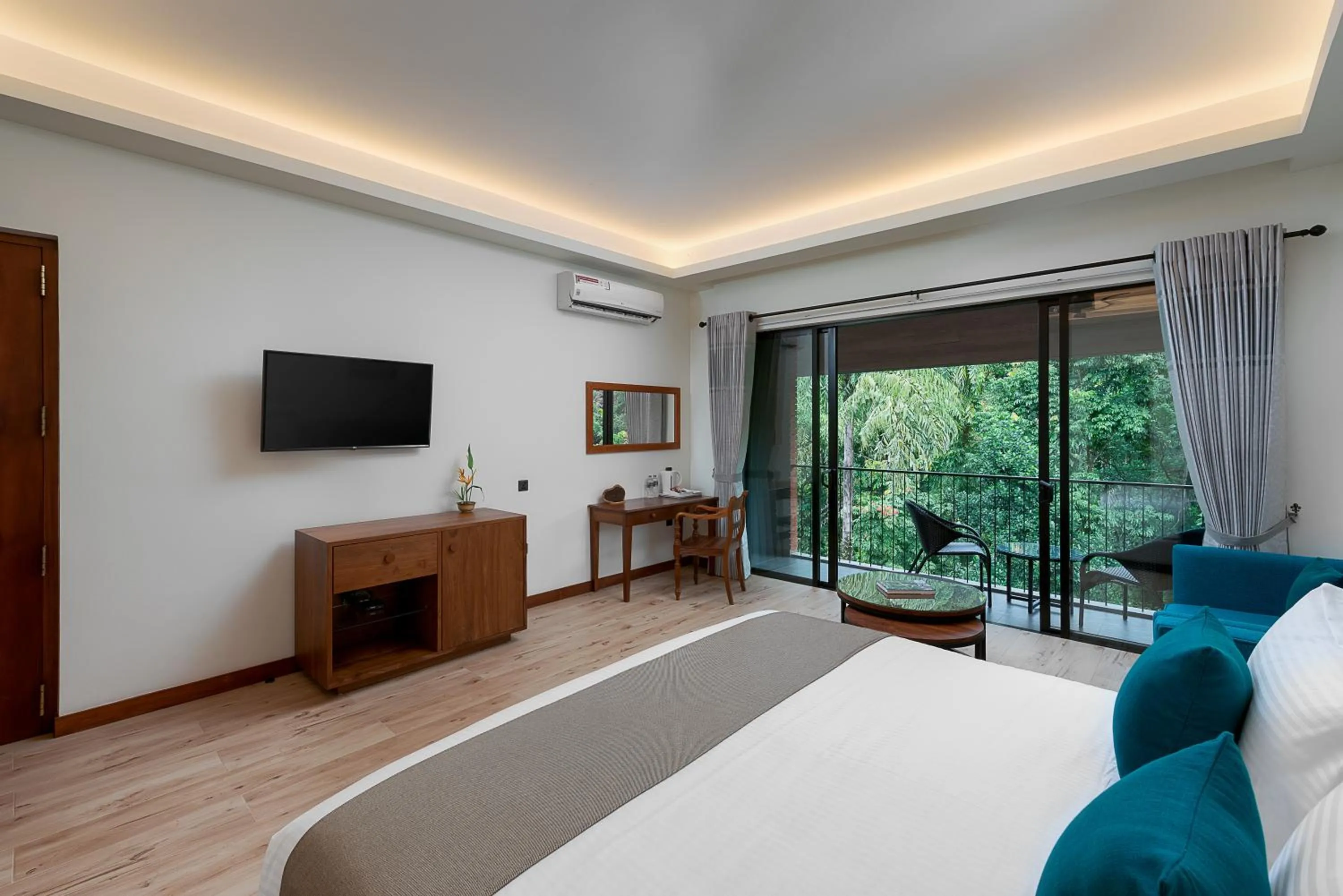 TV and multimedia, Bed in Moksha at Kitulgala - Rainforest Boutique Hotel