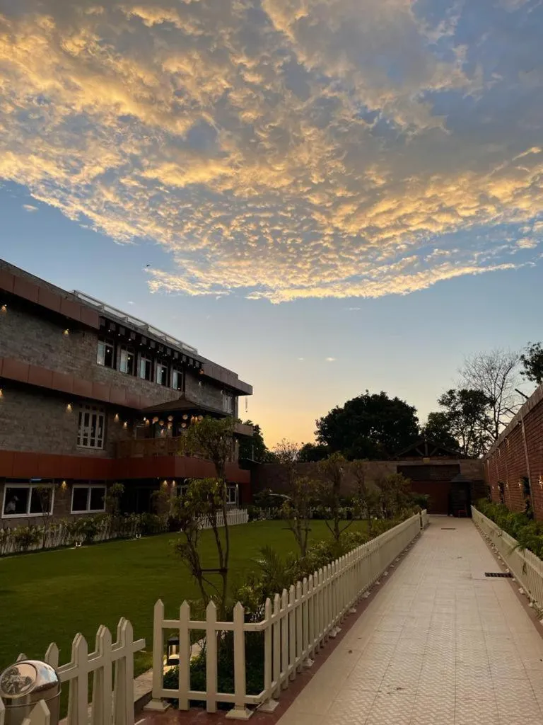 Yashmay Villa Club & Resort