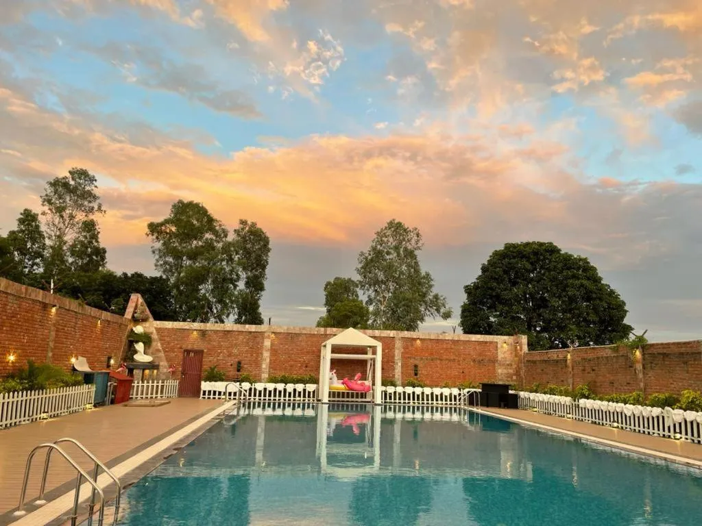 Yashmay Villa Club & Resort