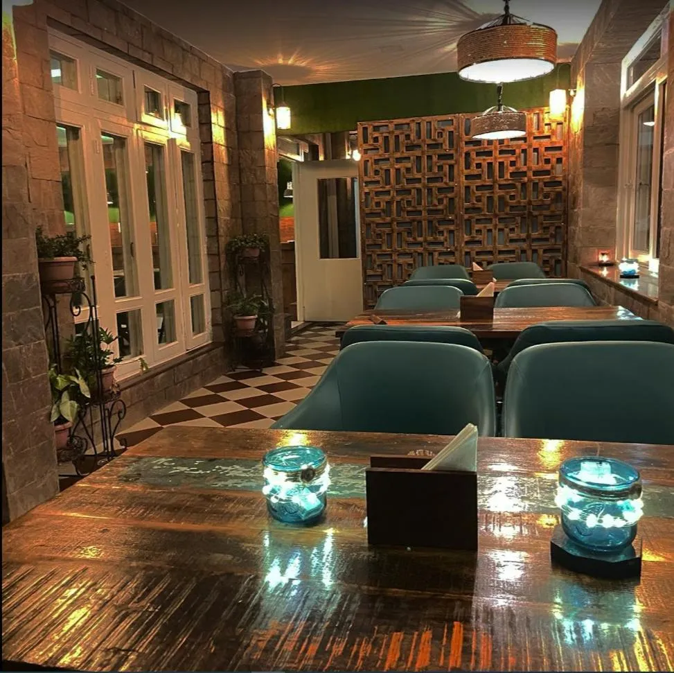 Restaurant/places to eat in Yashmay Villa Club & Resort