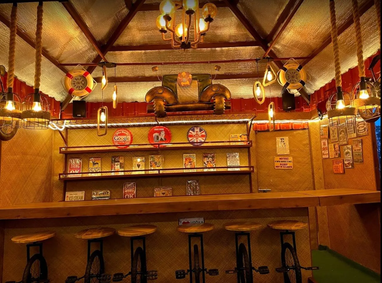 Lounge or bar in Yashmay Villa Club & Resort