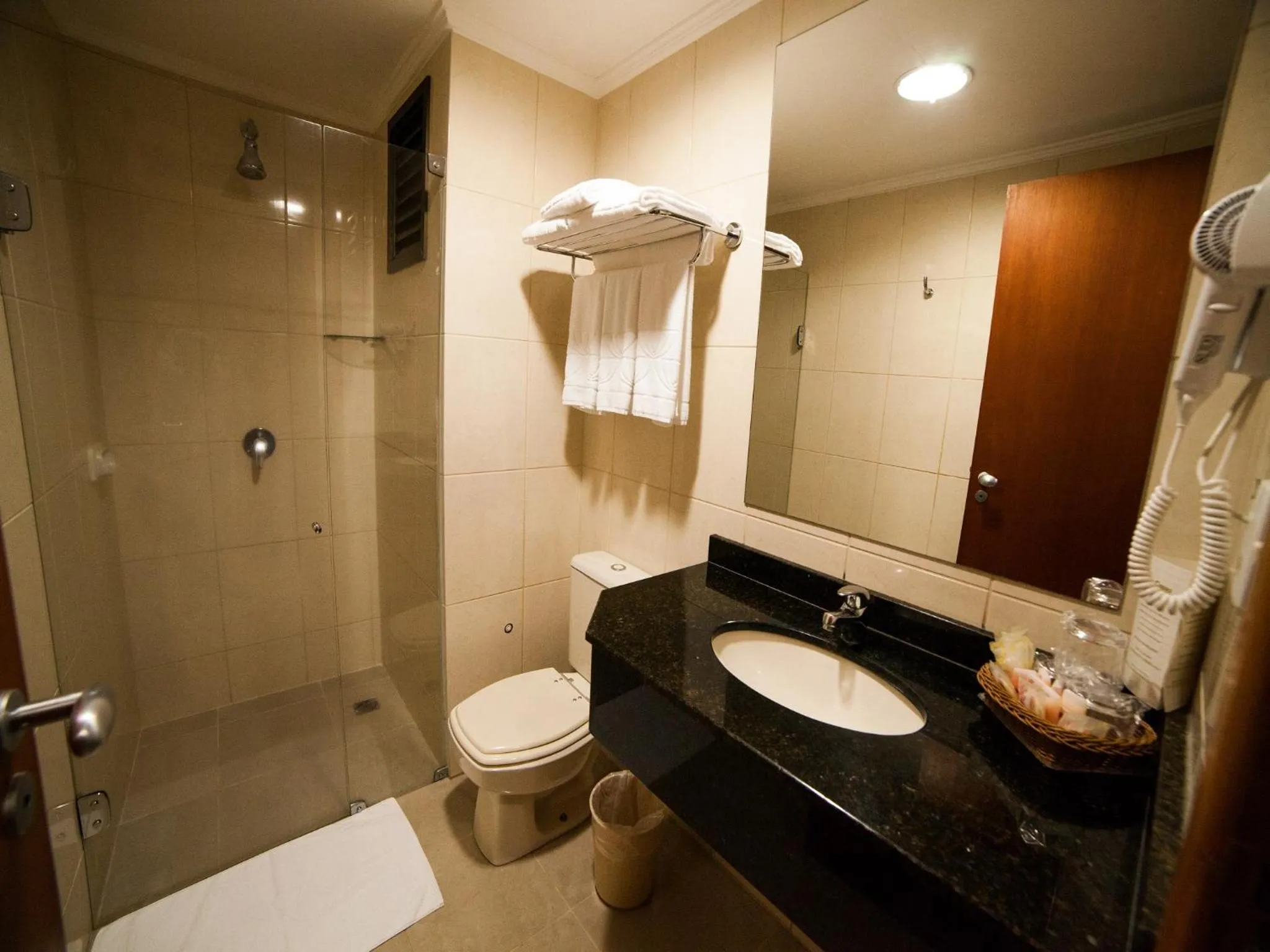Bathroom in Copas Executive Hotel