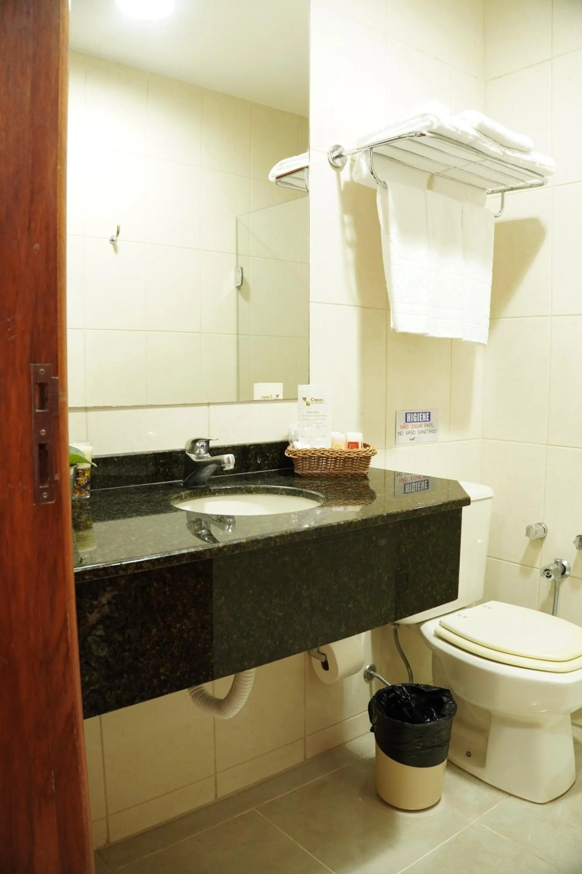 Toilet in Copas Executive Hotel