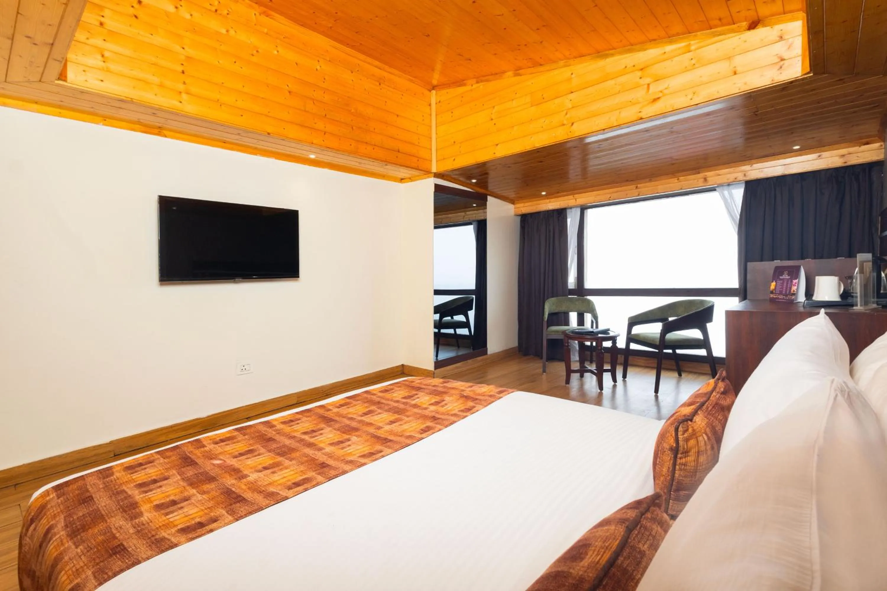 Bedroom, Bed in Sumitel Vista 800m from Mall Road