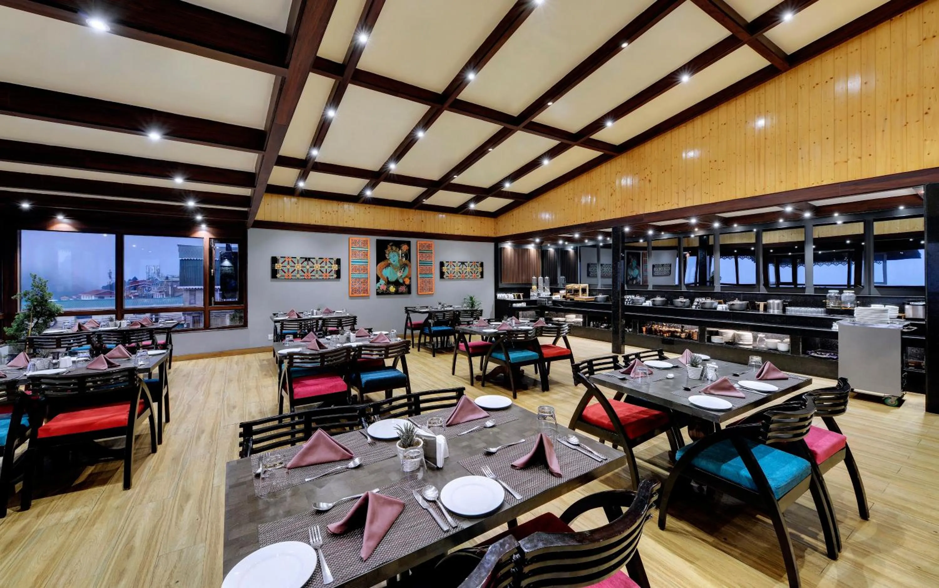 Restaurant/places to eat in Sumitel Vista 800m from Mall Road