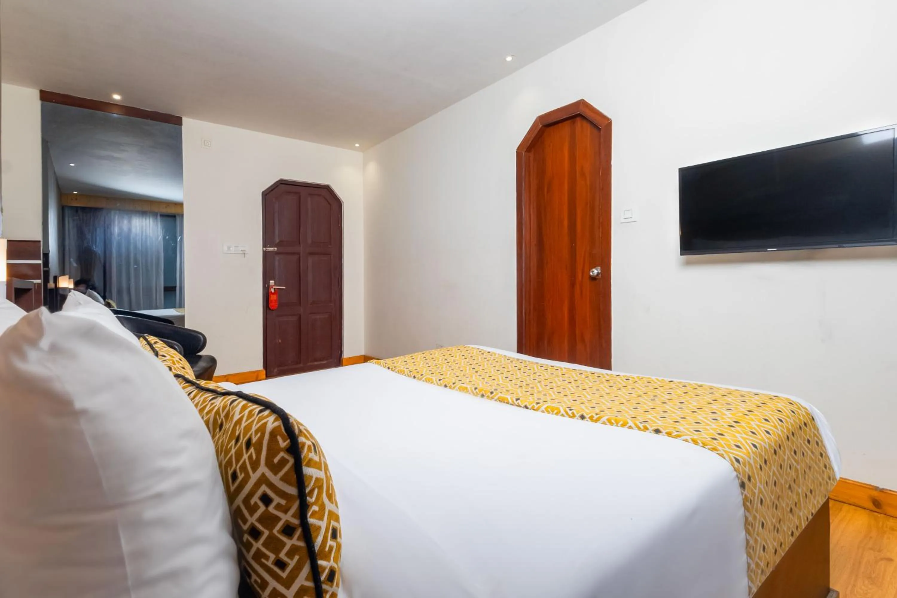 Bedroom, Bed in Sumitel Vista 800m from Mall Road