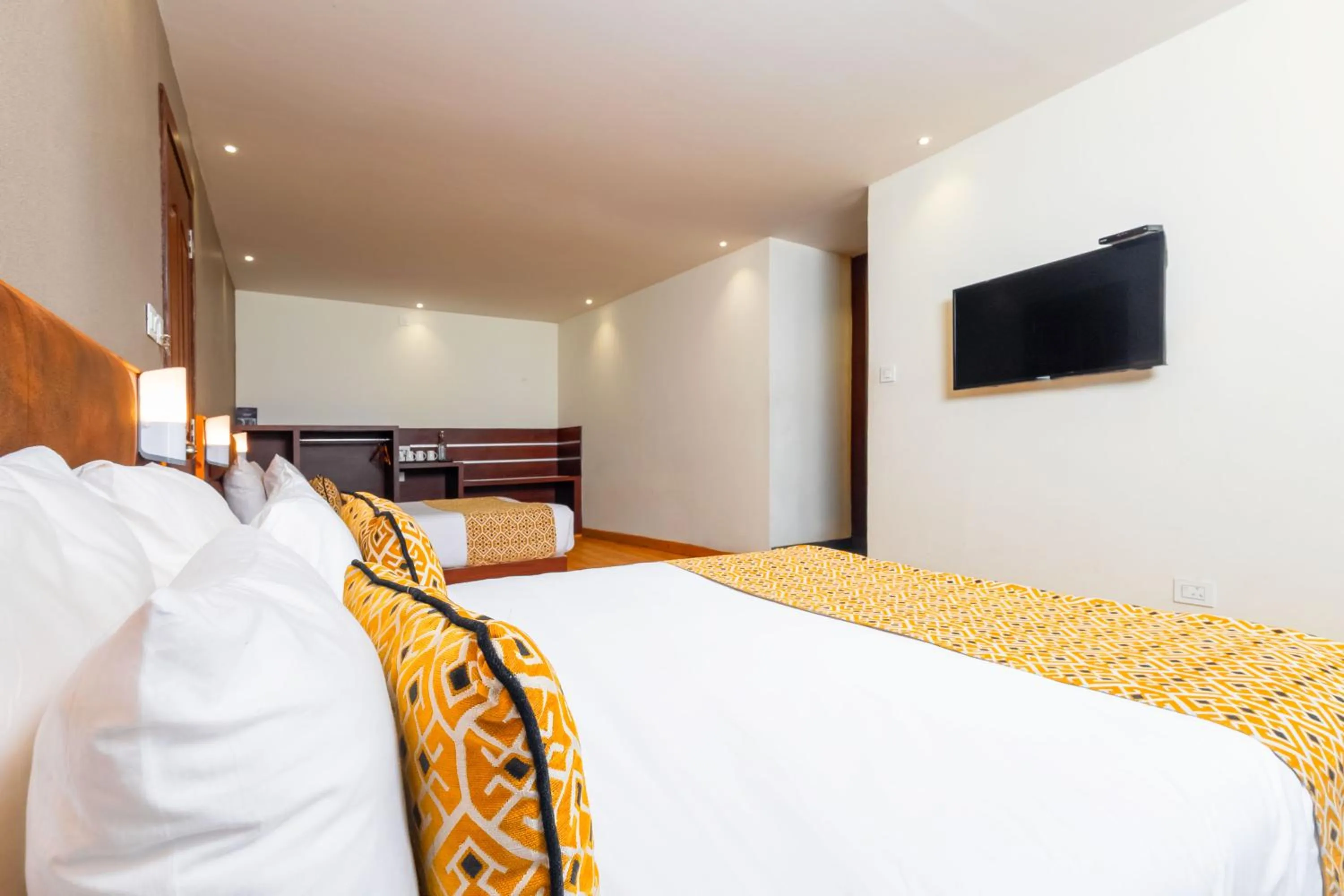 Bed in Sumitel Vista 800m from Mall Road