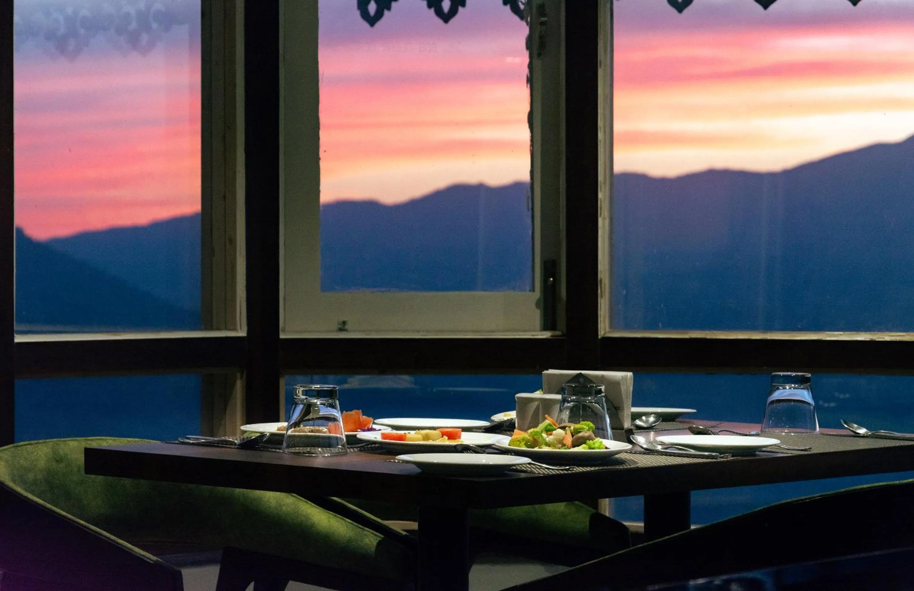 Restaurant/places to eat in Sumitel Vista 800m from Mall Road