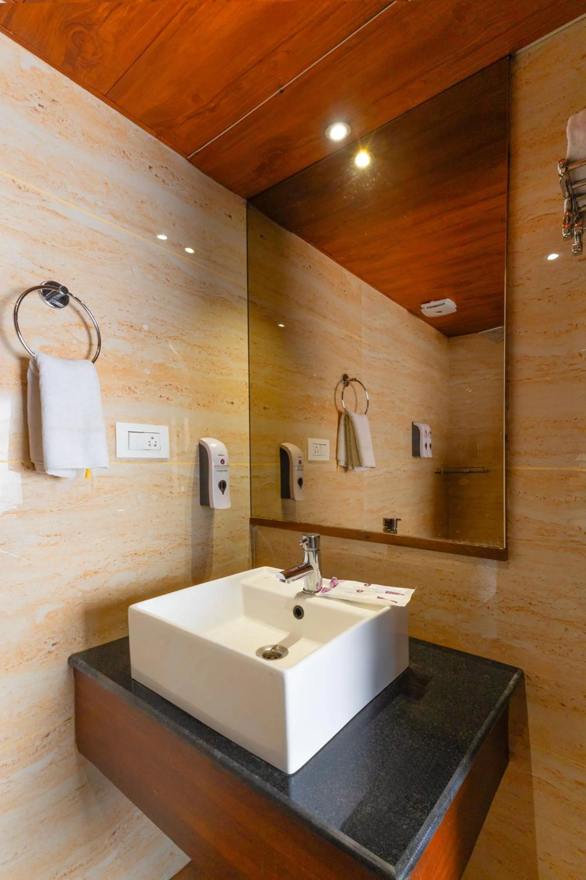 Bathroom in Sumitel Vista 800m from Mall Road