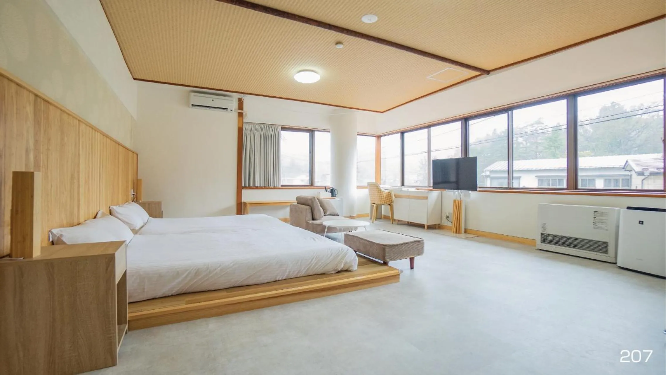 Photo of the whole room, Bed in VOYAN Resort Fujiyamanakako Gekkoso
