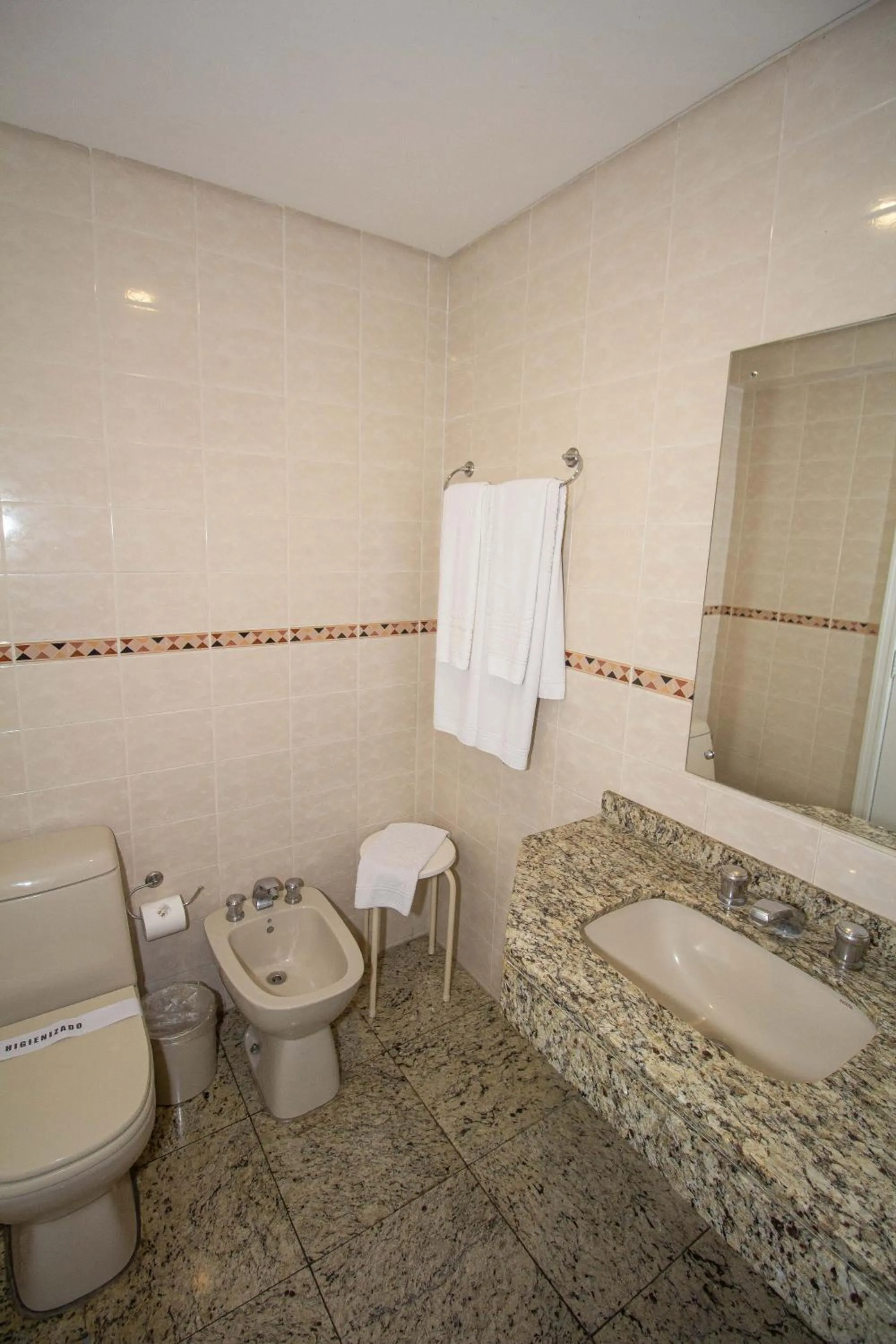 Bathroom in Trevi Hotel e Business