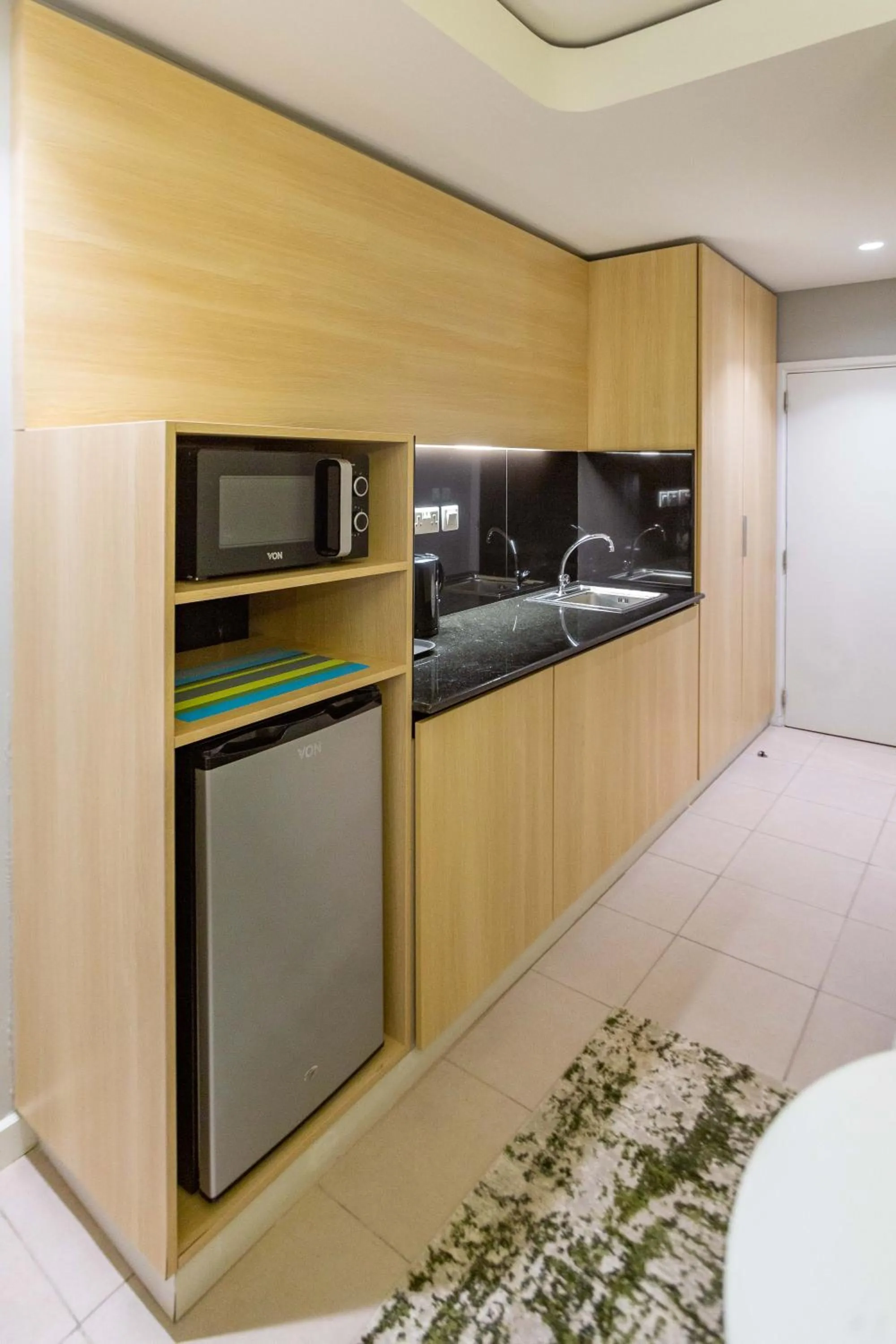 Kitchen or kitchenette in Kozi Suites Nairobi Airport