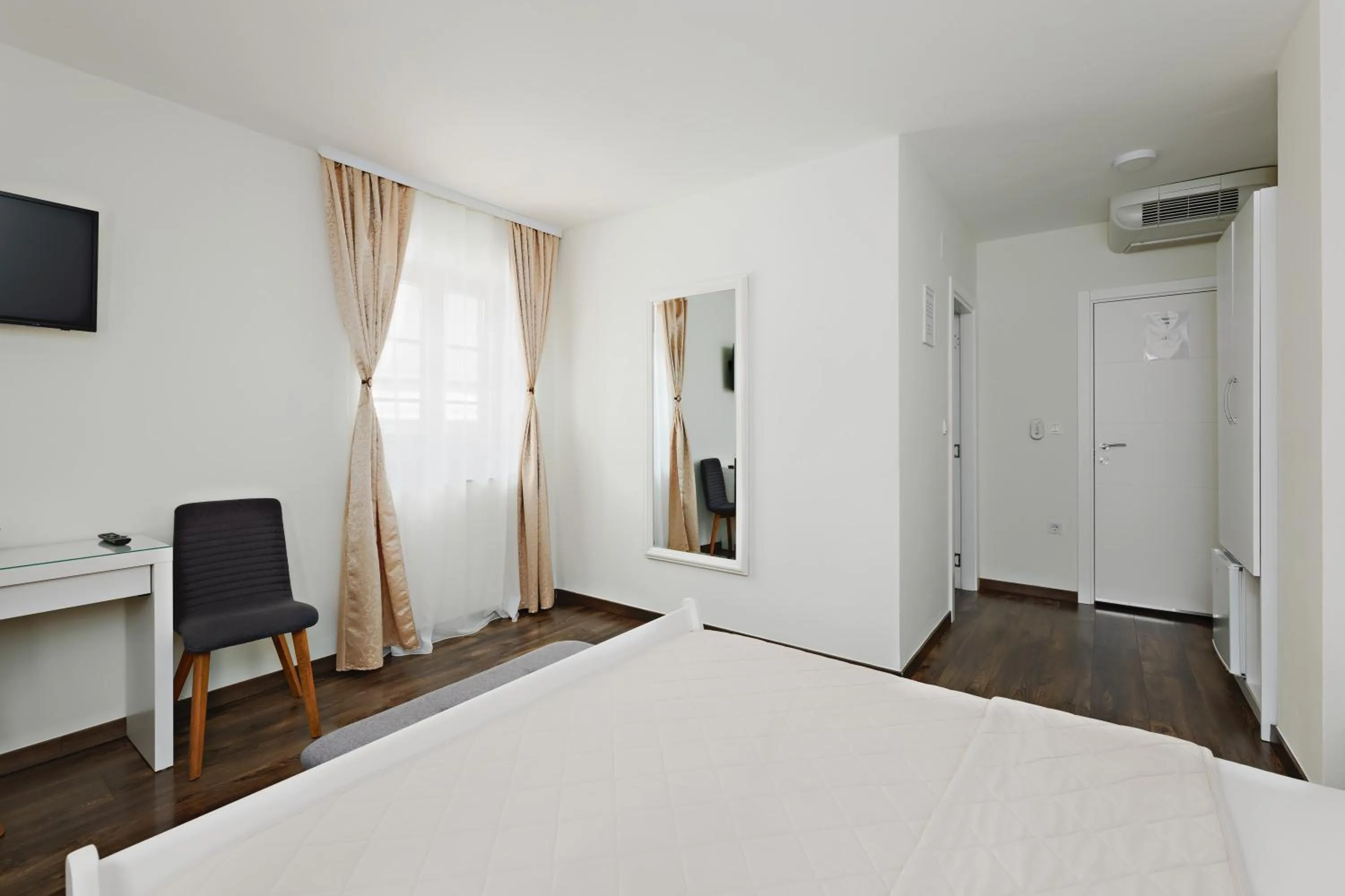 Bed in Green lakes house 2