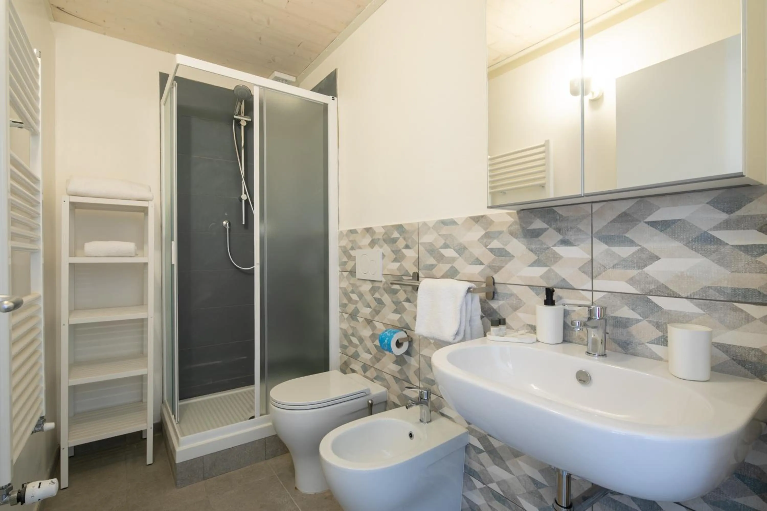 Bathroom in Indipendenza House by Mmega