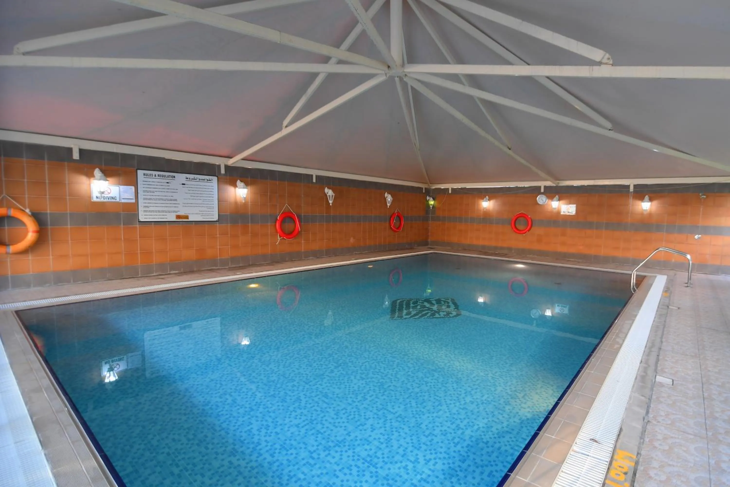 Swimming pool in Emirates Stars Hotel Apartments Dubai