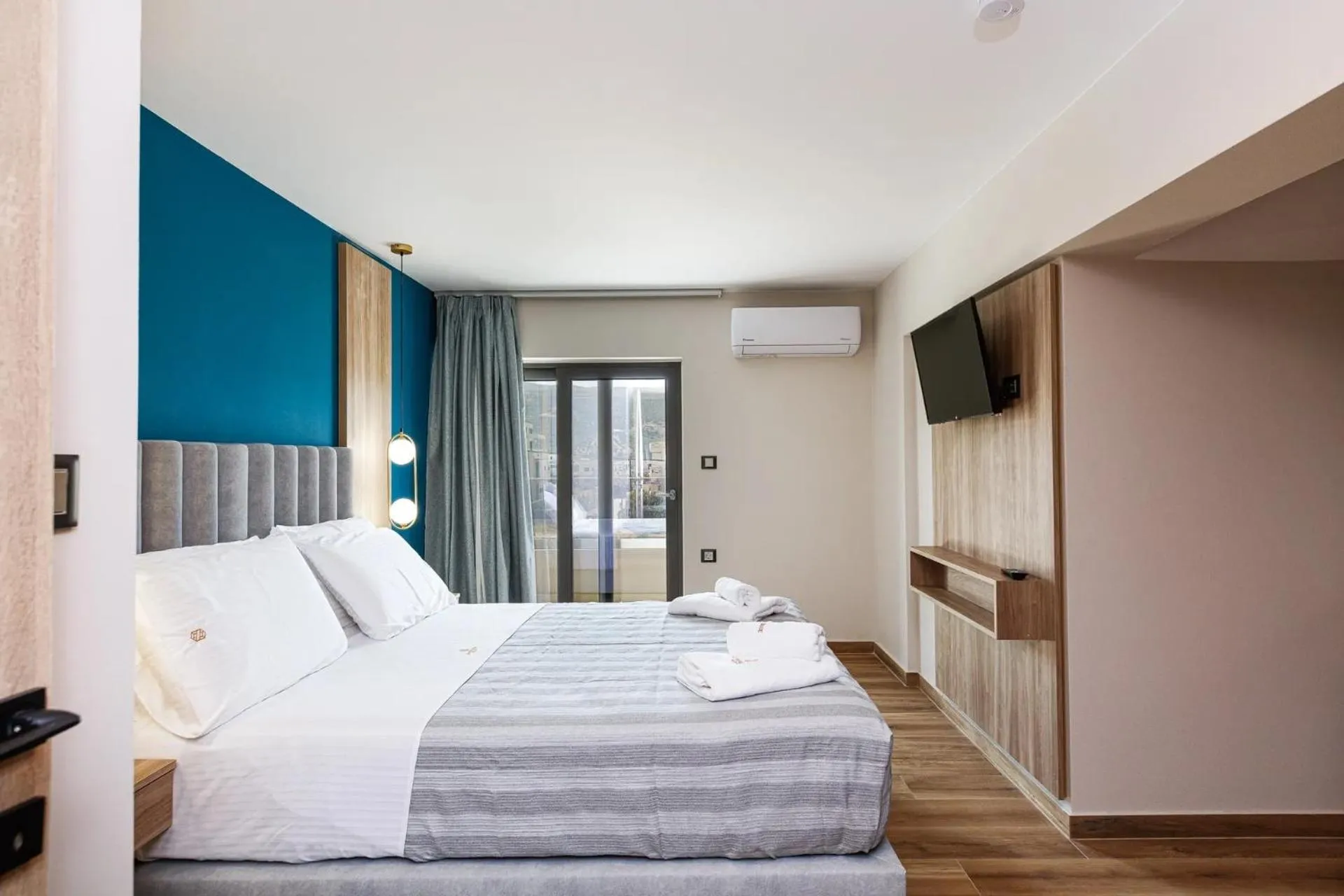 Bed in Sapphire Blue Suites